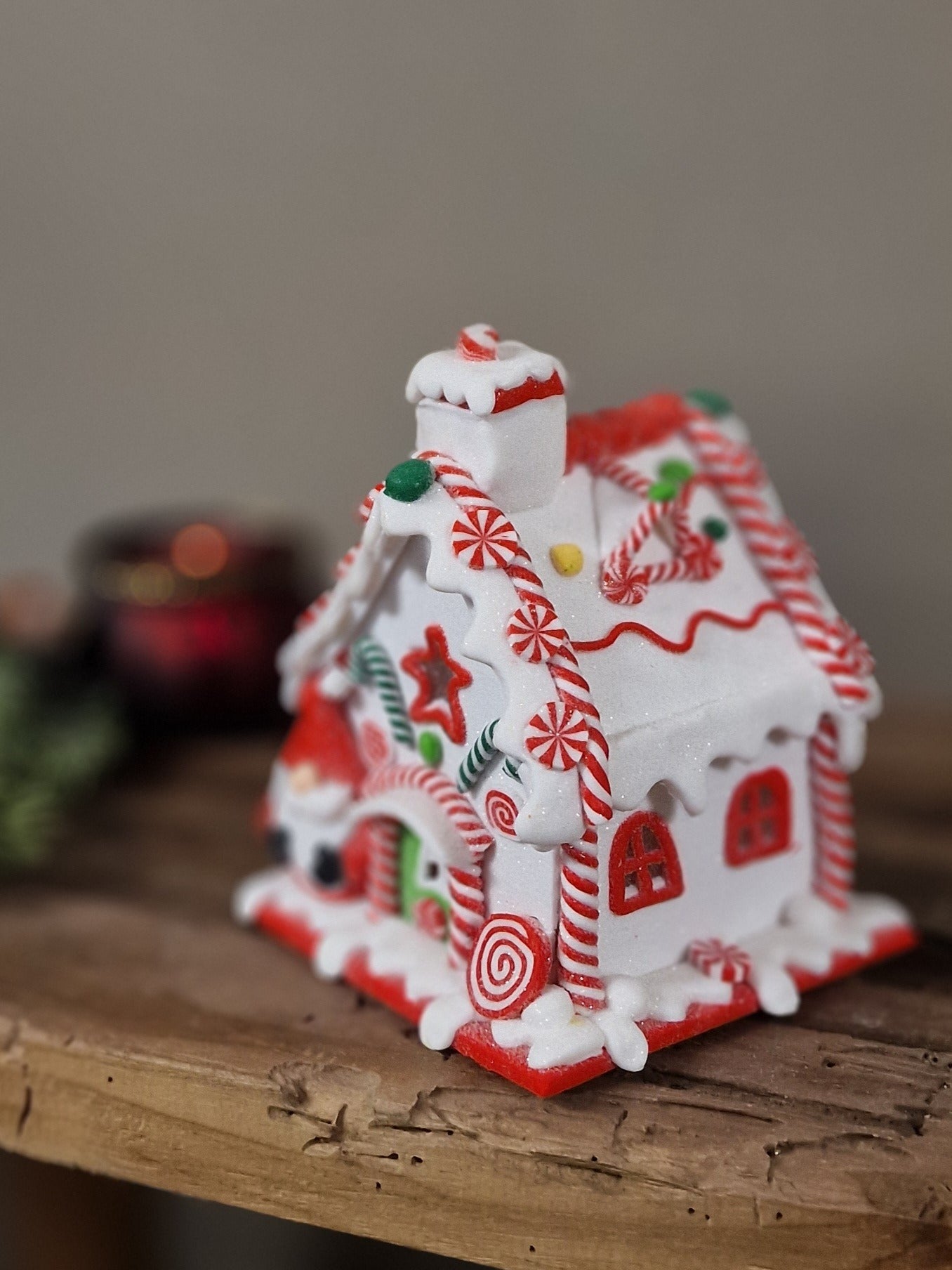 Gingerbread huisje wit/ rood- 15x11 cm. incl lampje (op batterij)