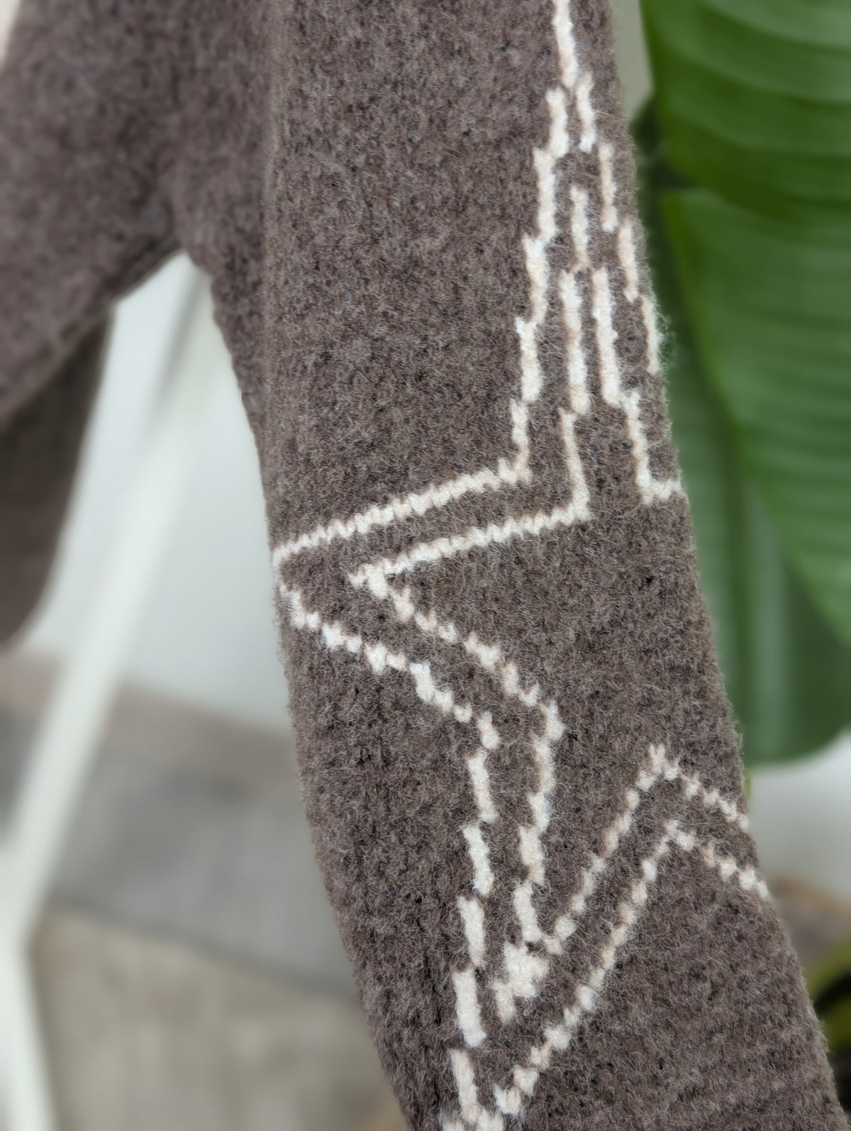 23 v-hals trui - Taupe/Ecru