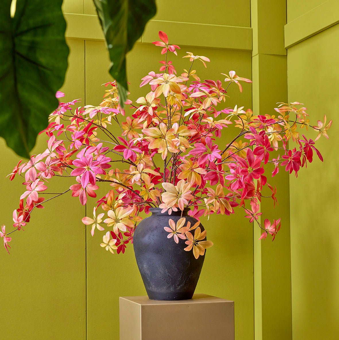 SCHEFFLERA LEAF 65CM GREEN PINK