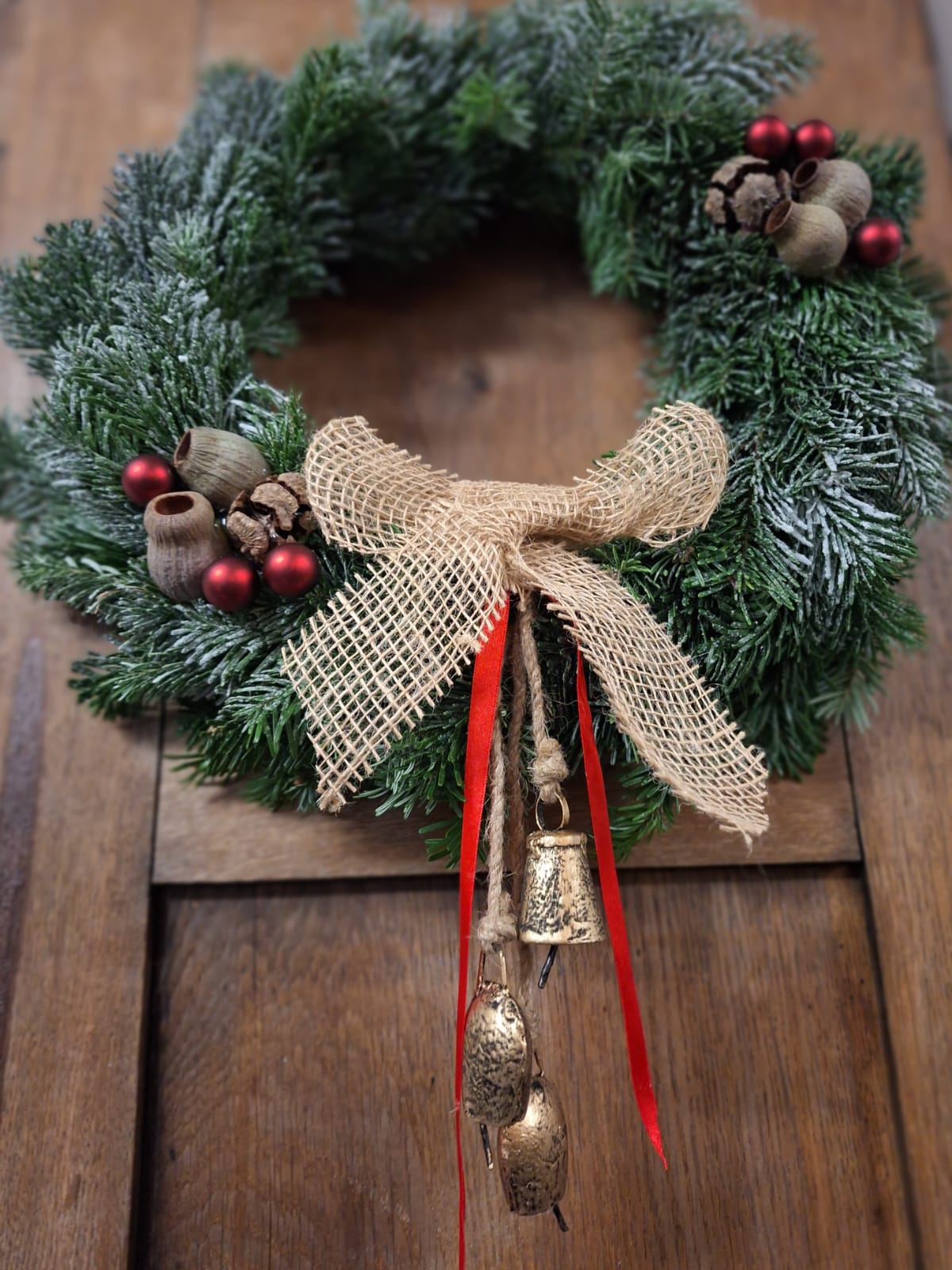 Kerst krans vers groen- 35 cm. - Rood/ Goud