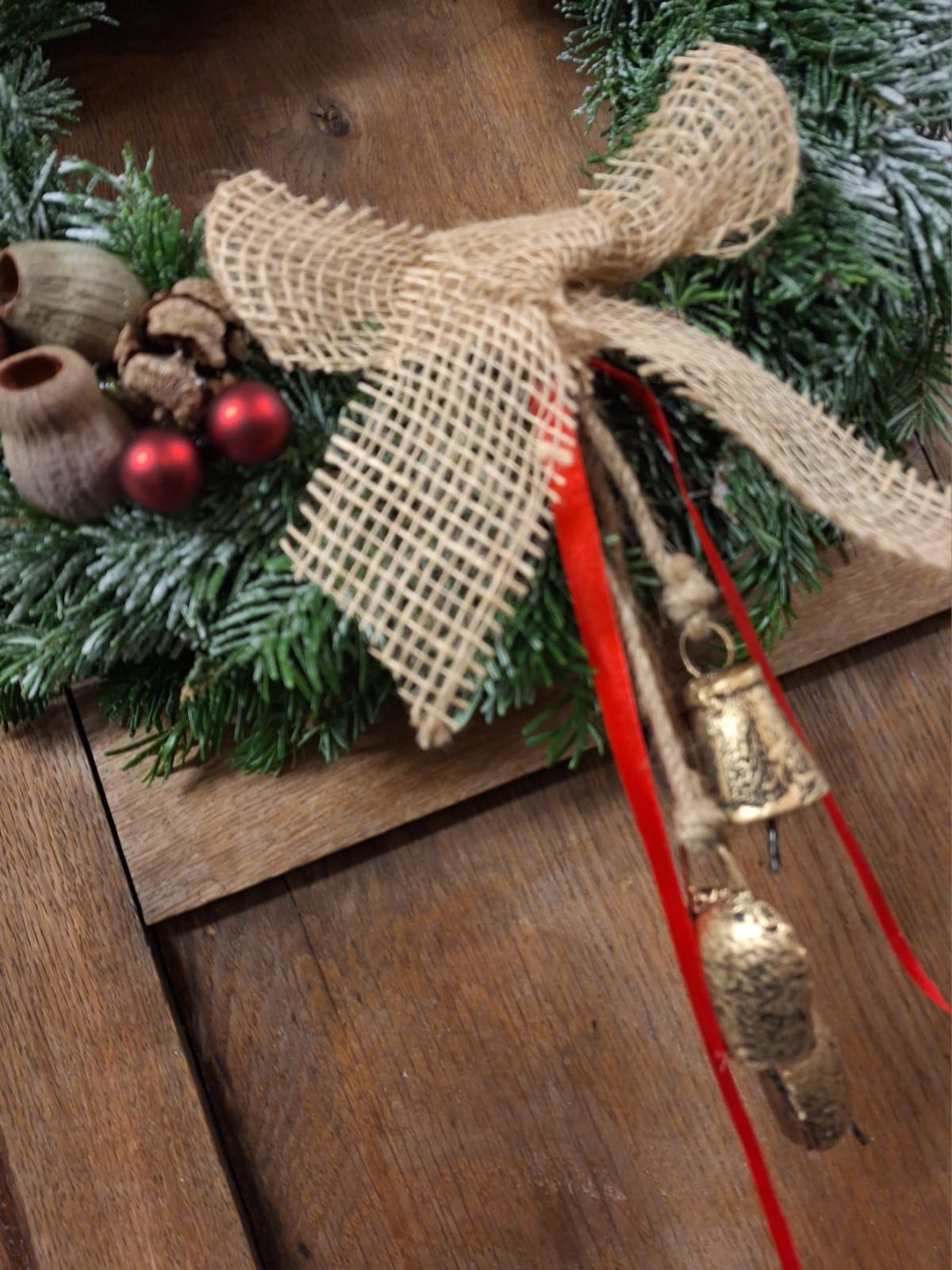 Kerst krans vers groen- 35 cm. - Rood/ Goud