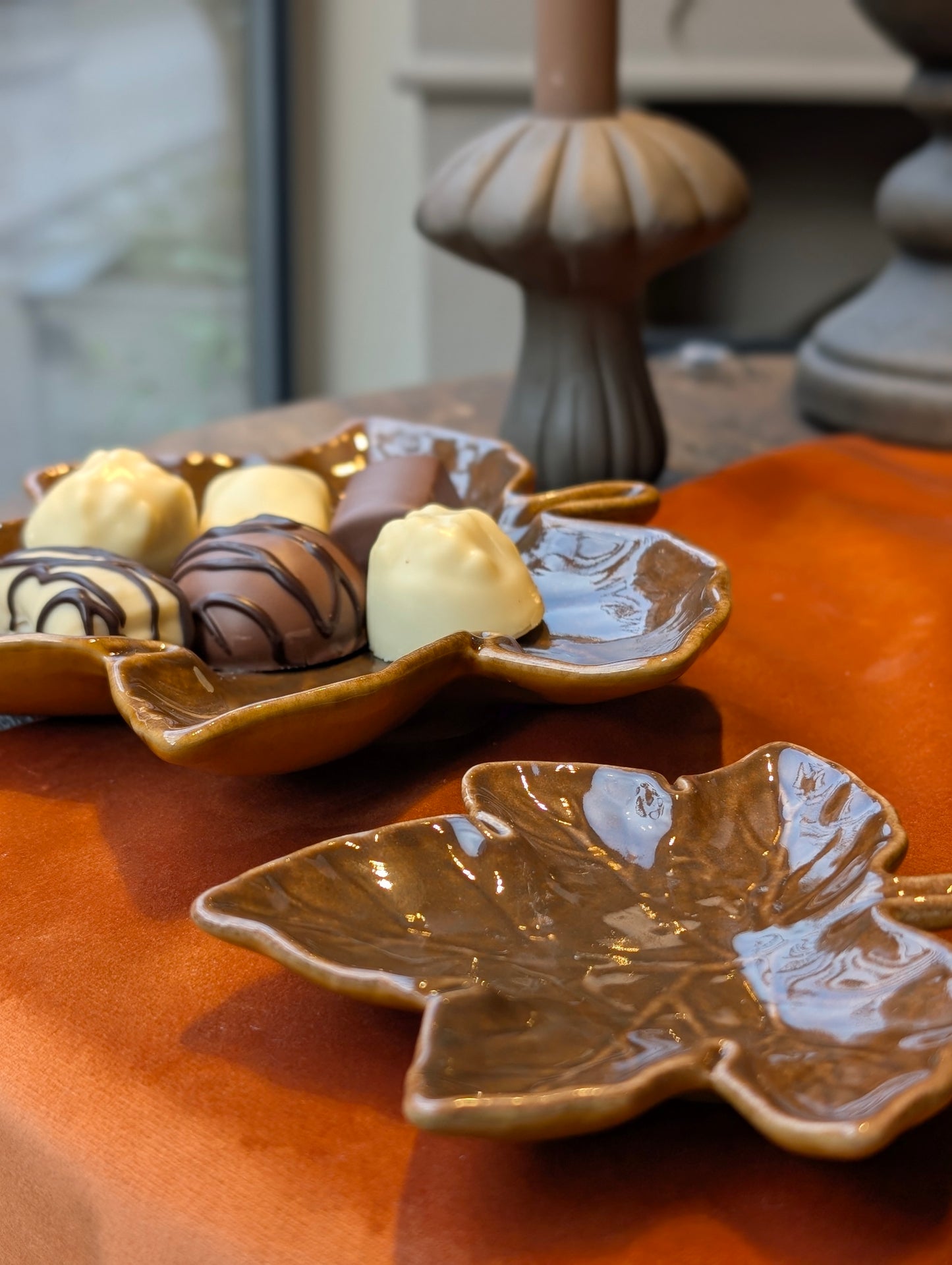 Leaf maple plate - Dark brown