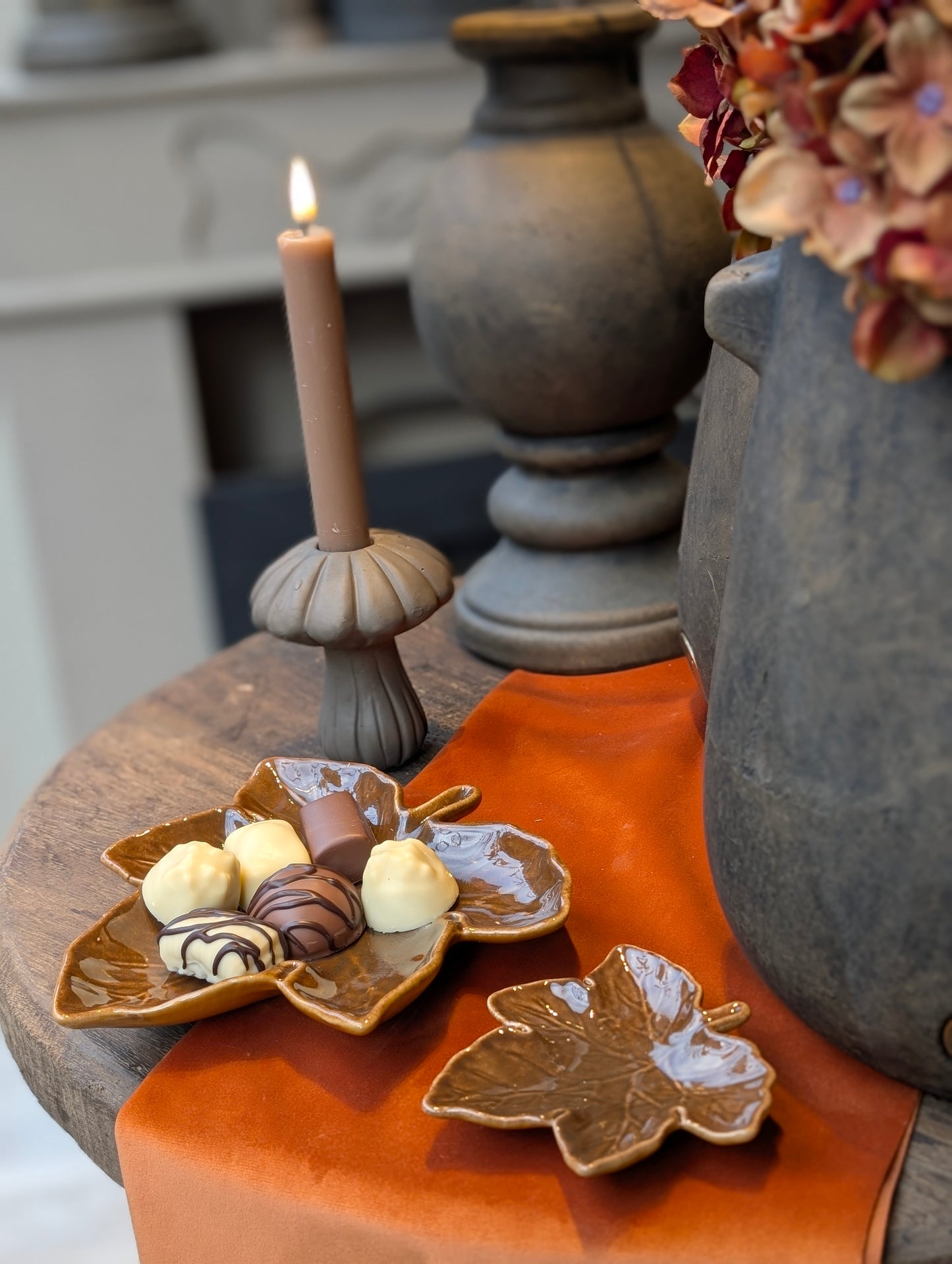 Leaf maple plate - Dark brown