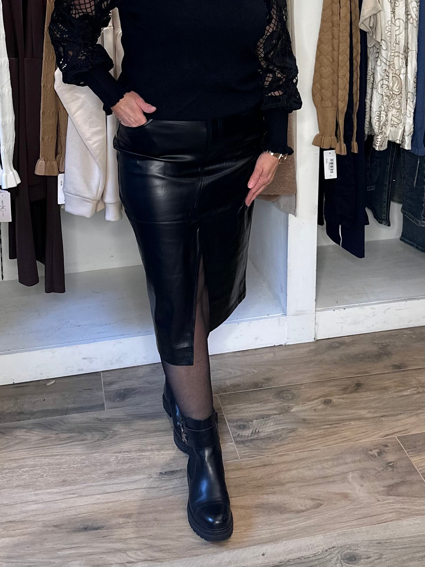 Leather look Norfy rok met split- Zwart