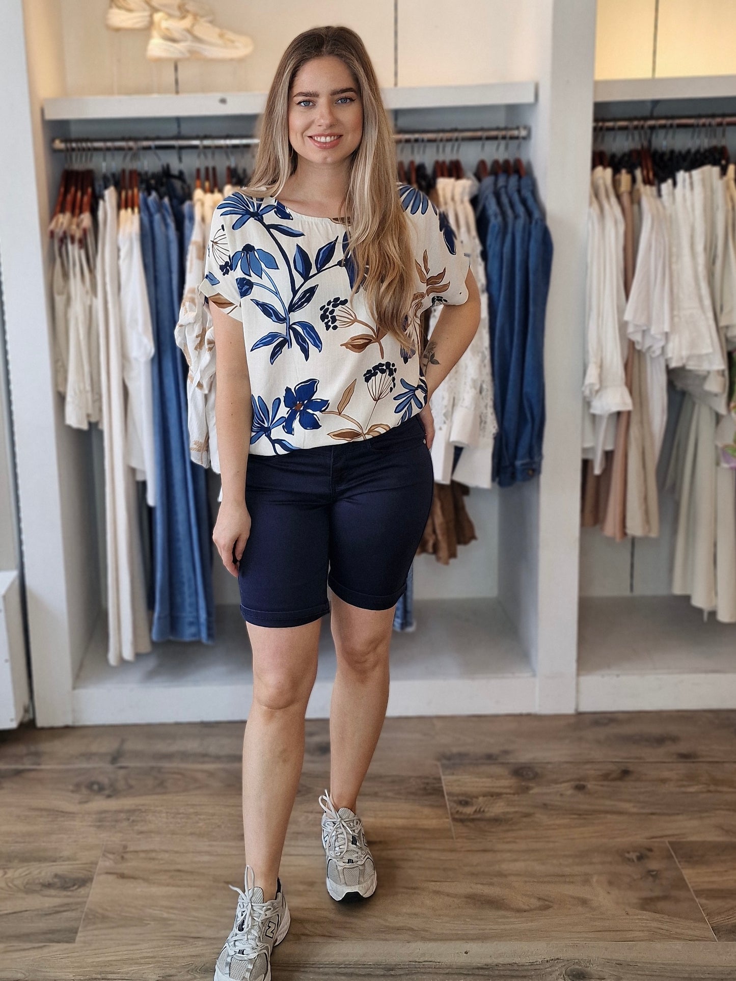 Relax short jog Red button- navy