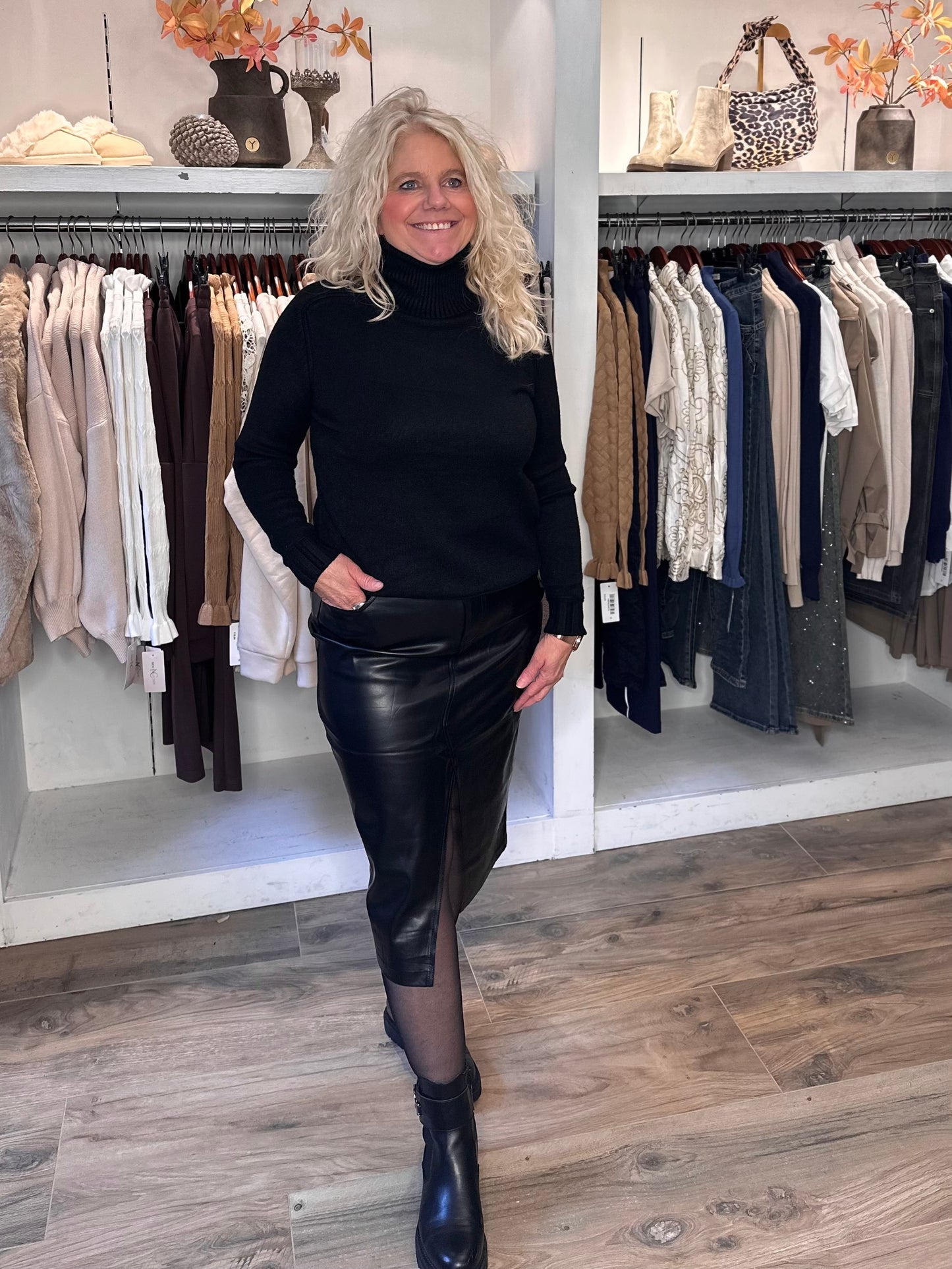 Leather look Norfy rok met split- Zwart