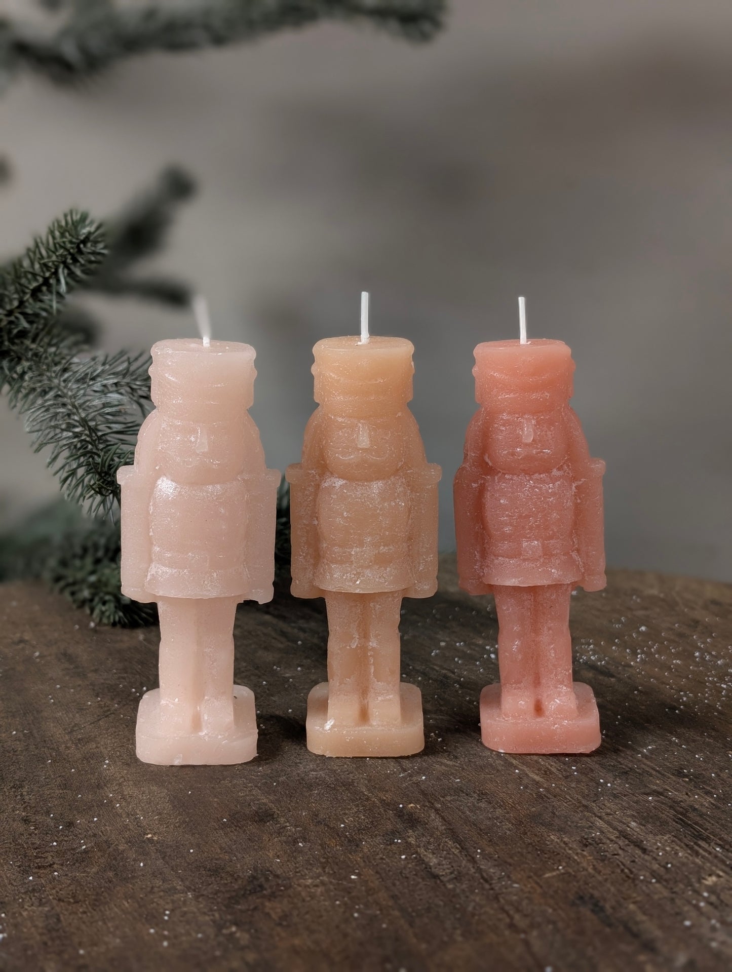 Frosty nutcracker candle 4x12 - Light Pink