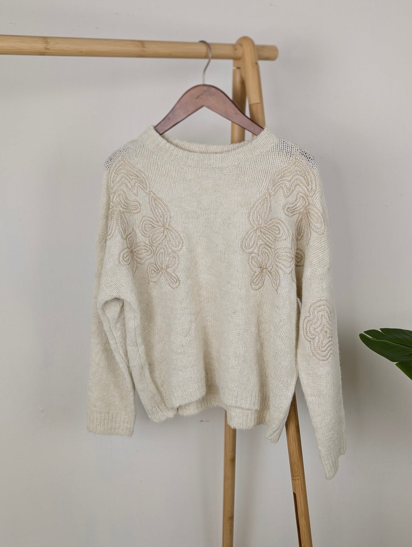 Mila trui- Creme/ goud werkje (kopie)