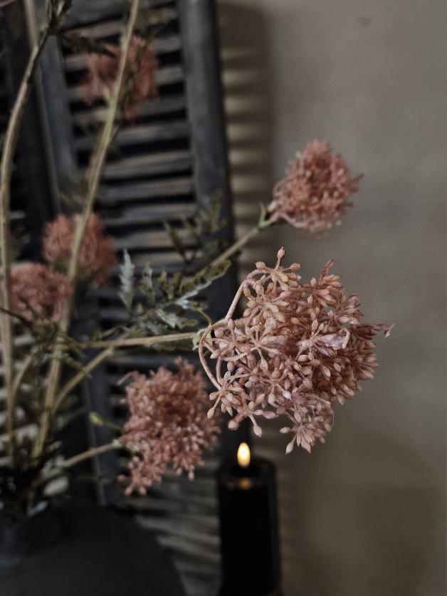 Brynxz shield flower spray mauve- 83 cm.