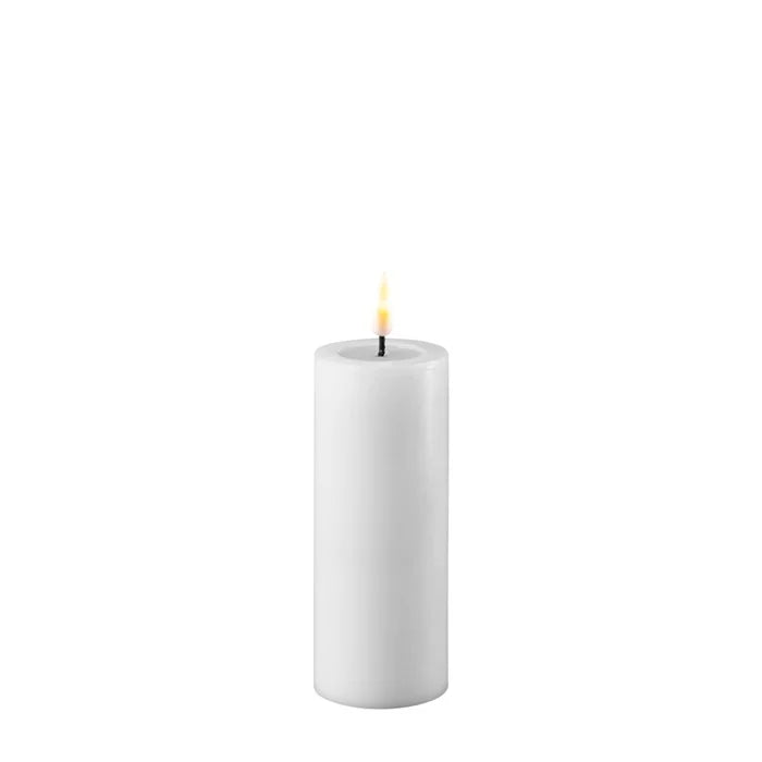 White LED candle 7,5 x 20 cm.