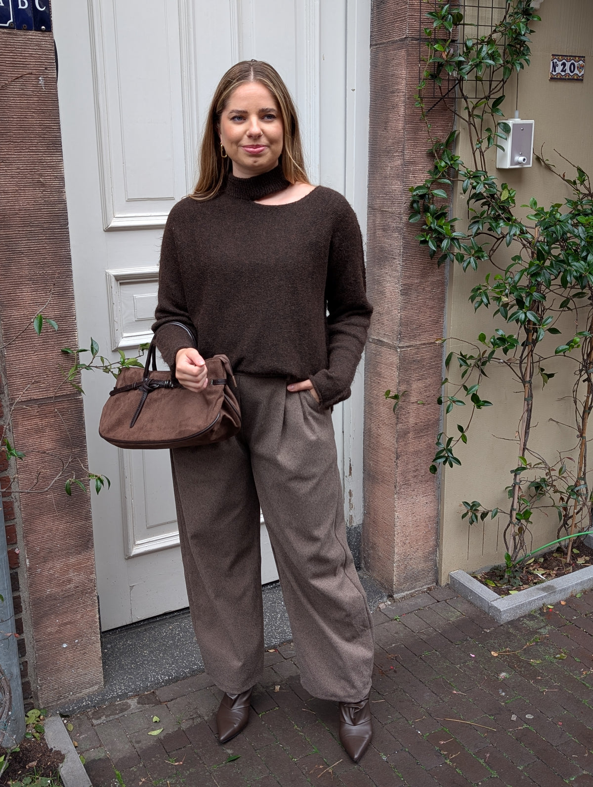 Maria off sholder trui - Bruin