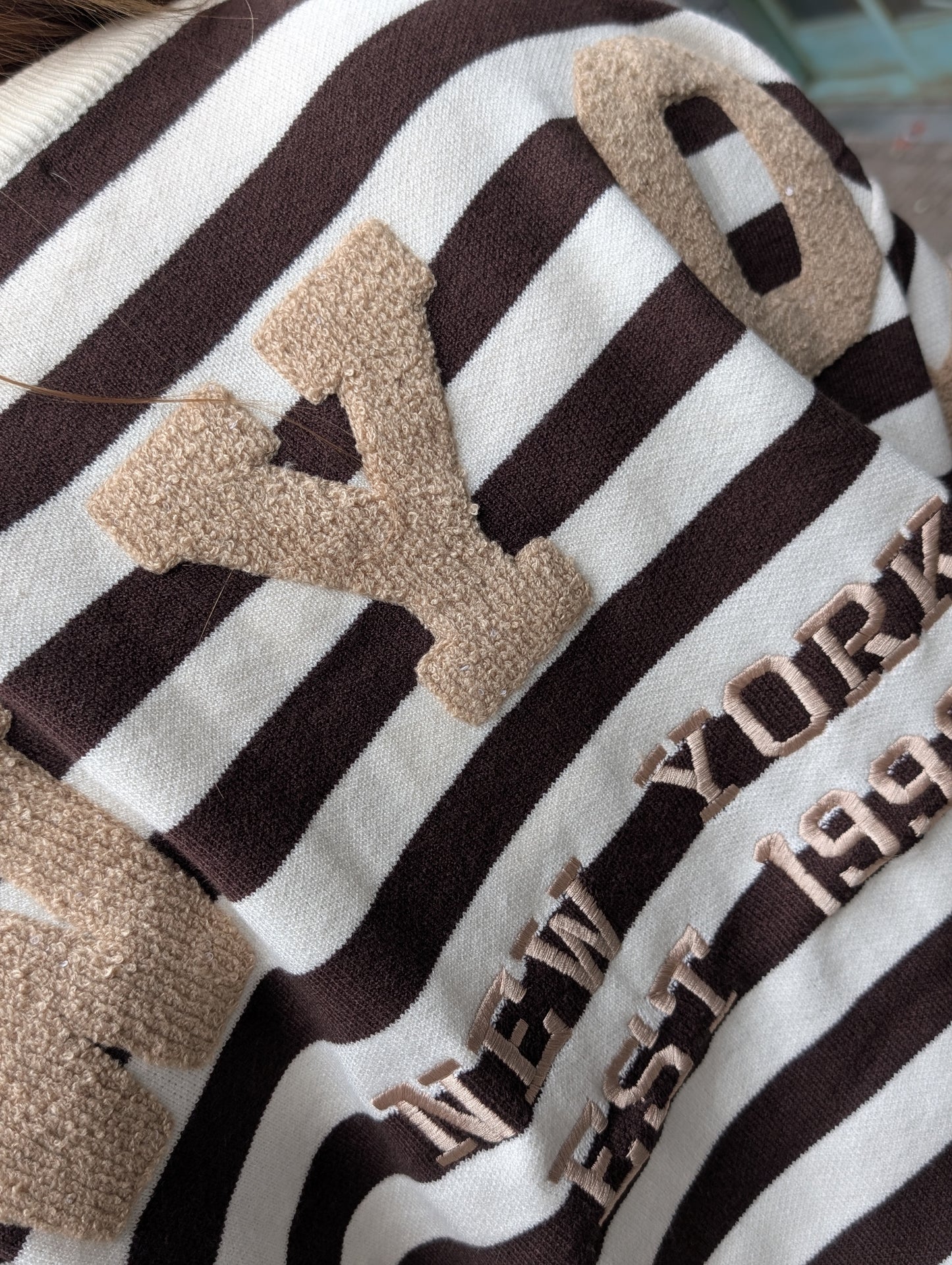 Gestreepte New York sweater - Bruin/Ecru