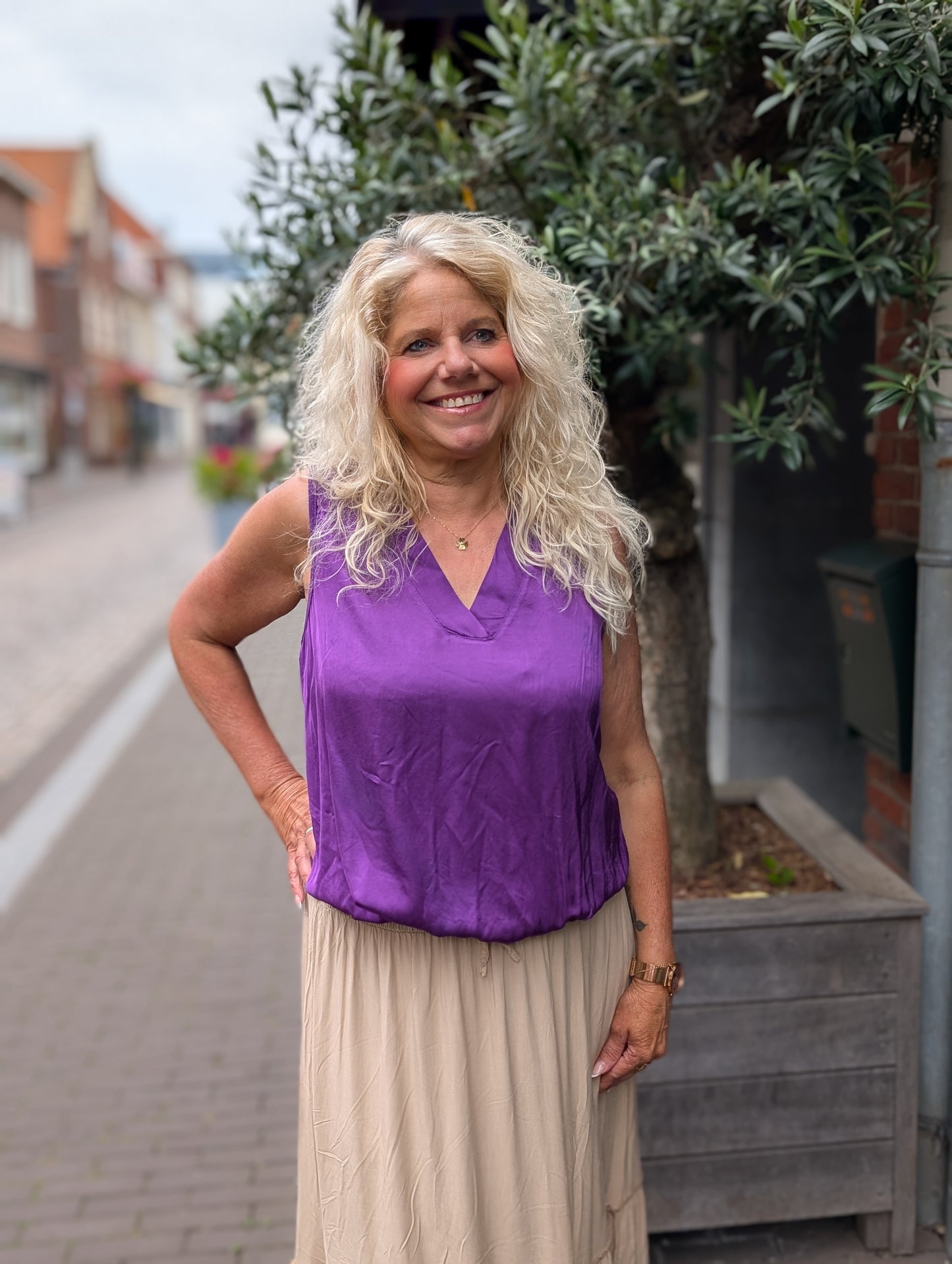 Silk top met v-hals en elastiek onderin - Paars