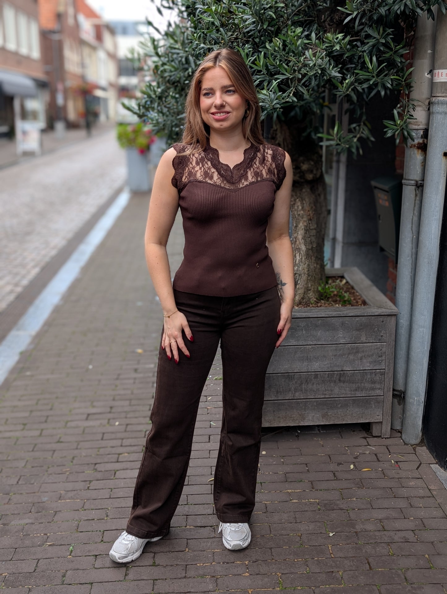 Clara top met kant - Bruin