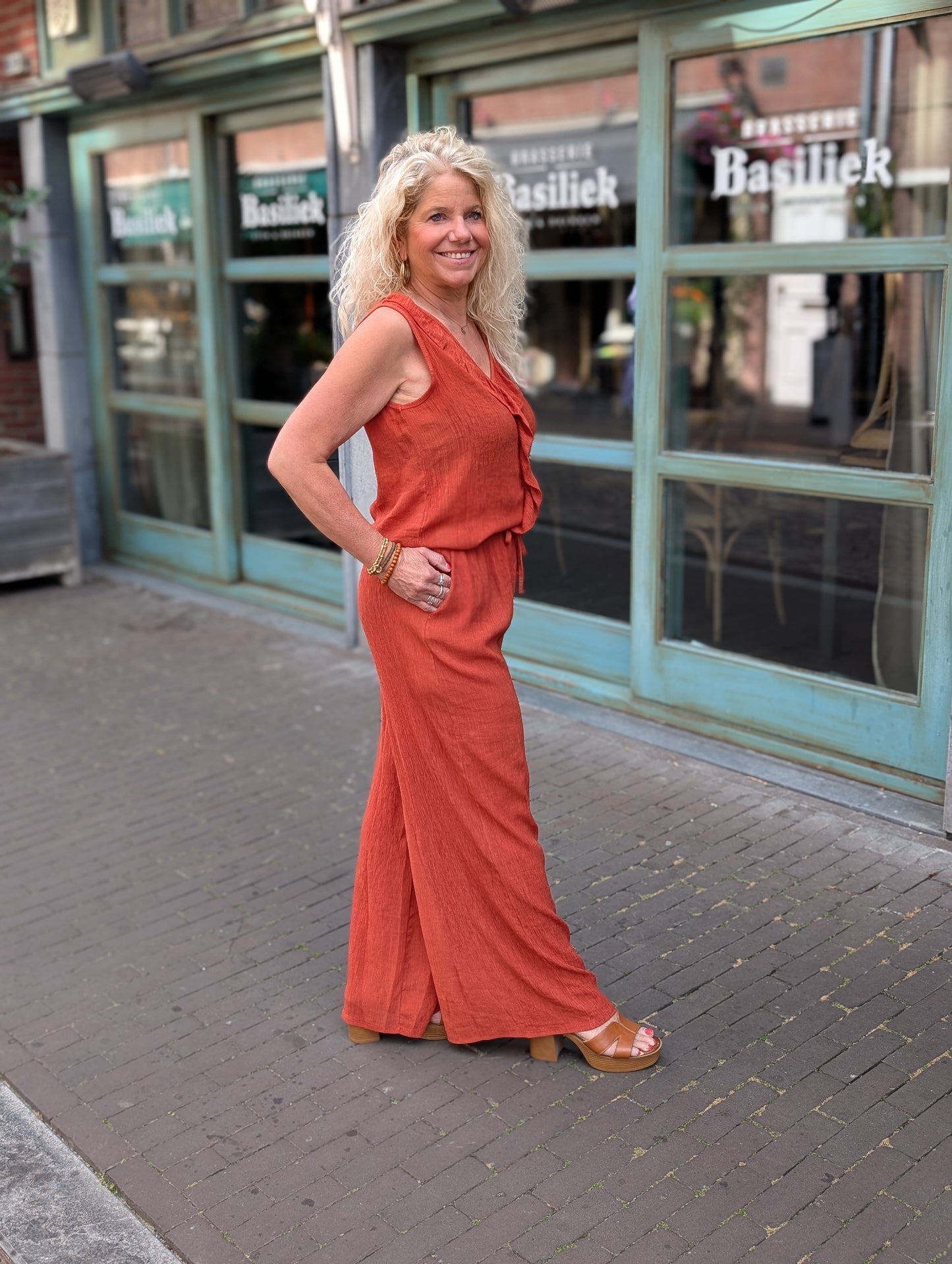 Patty ruffle top met v-hals - Brique orange