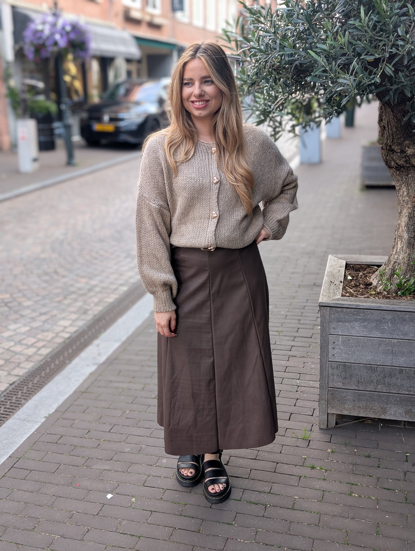 Hanny gebreid vest met hartjes knopen - Beige