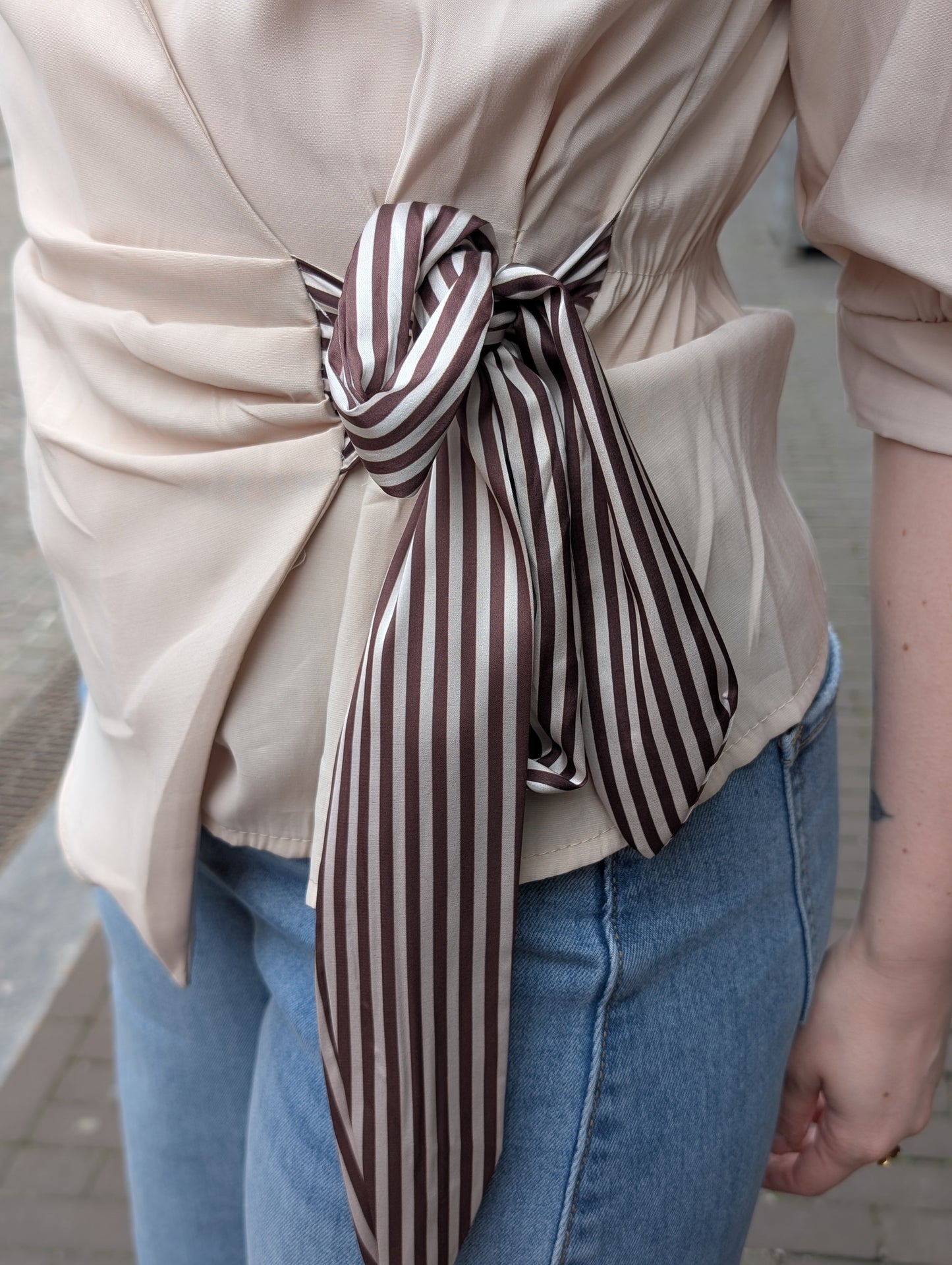 Overslag blouse met gestreepte strik detail - Beige