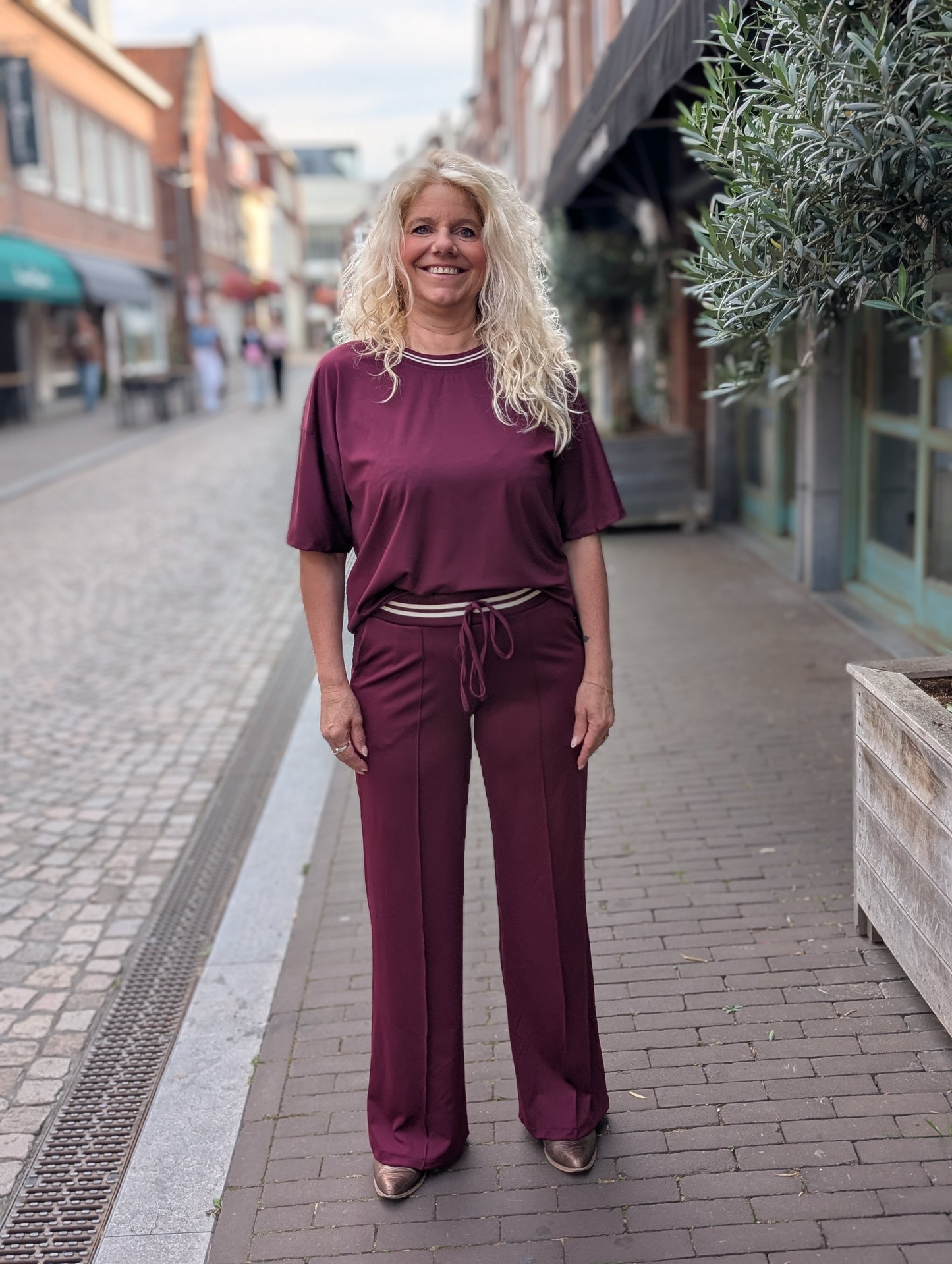 Linda travel stof wide leg met streep band- Wijn rood