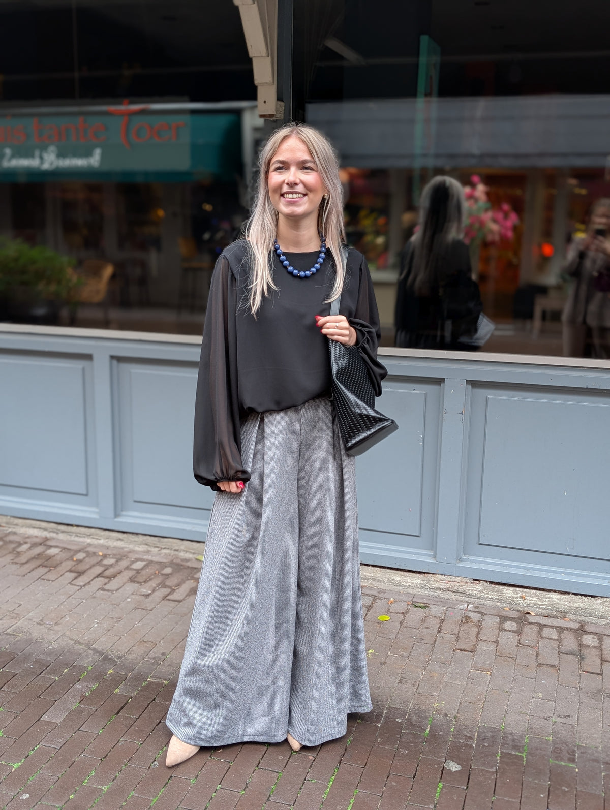 Hilde blouse met elastiek onderin - Zwart
