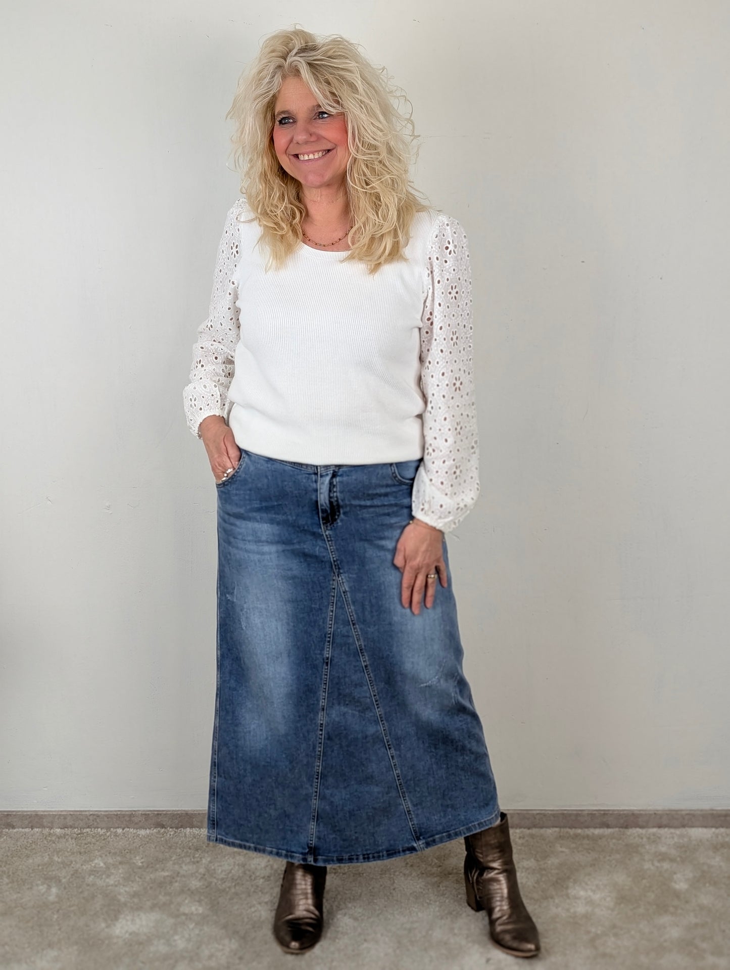 Fanny broderie sleeves trui
