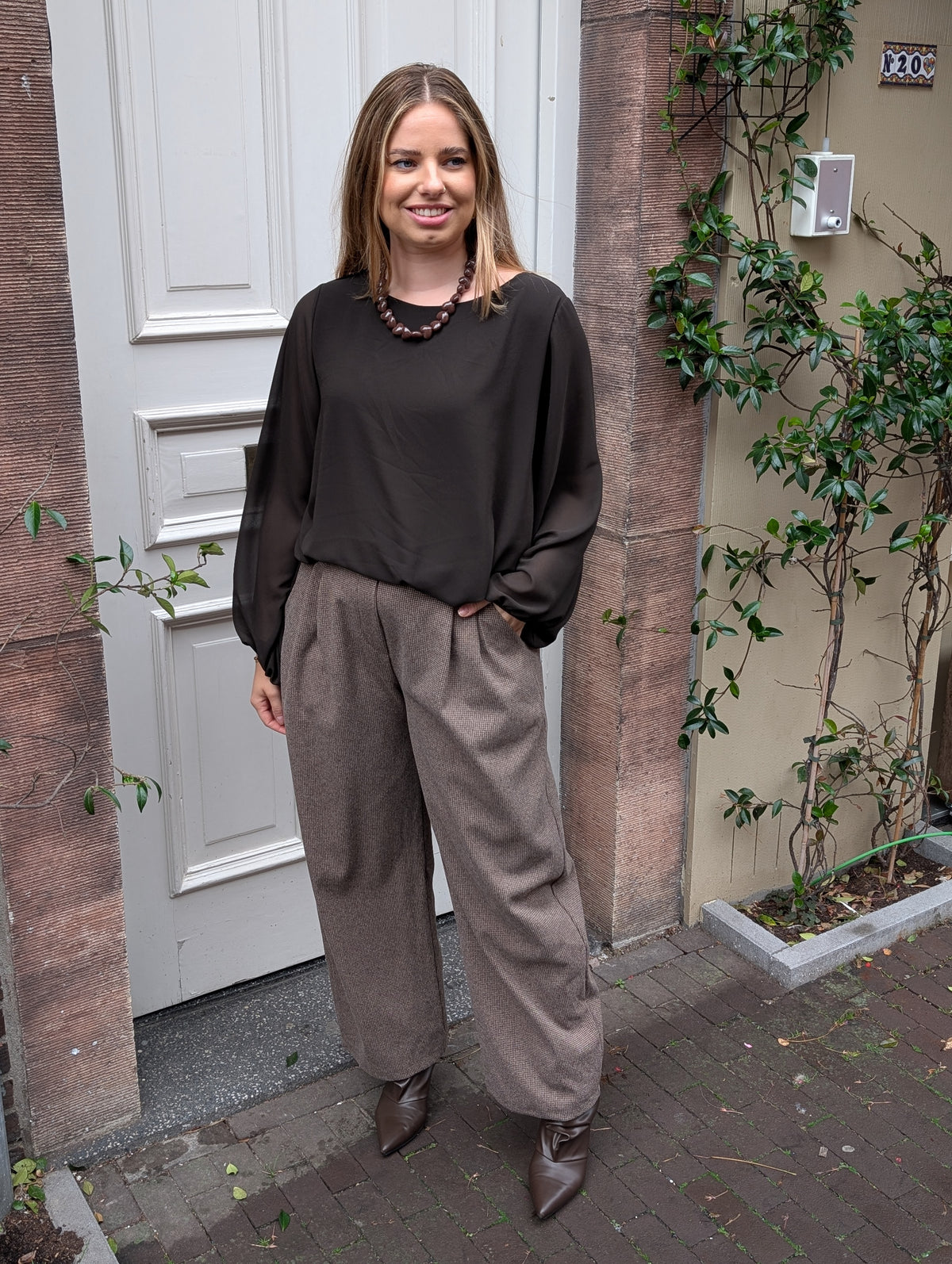 Hilde blouse met elastiek onderin - Bruin