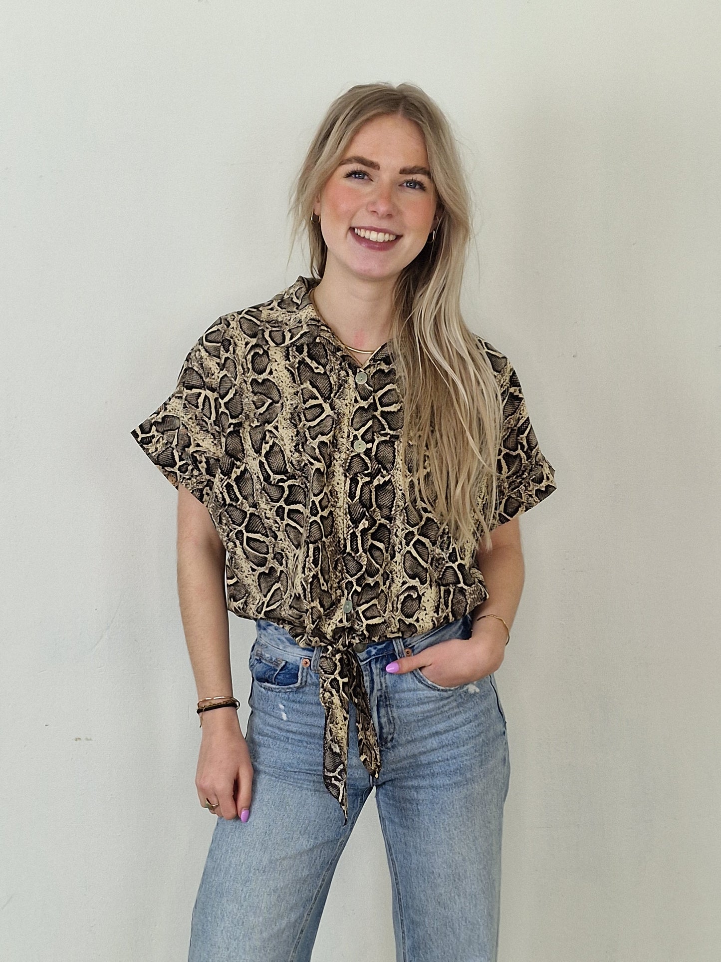 Nicole knoop blouse - Slangen print bruin/ creme/ zwart