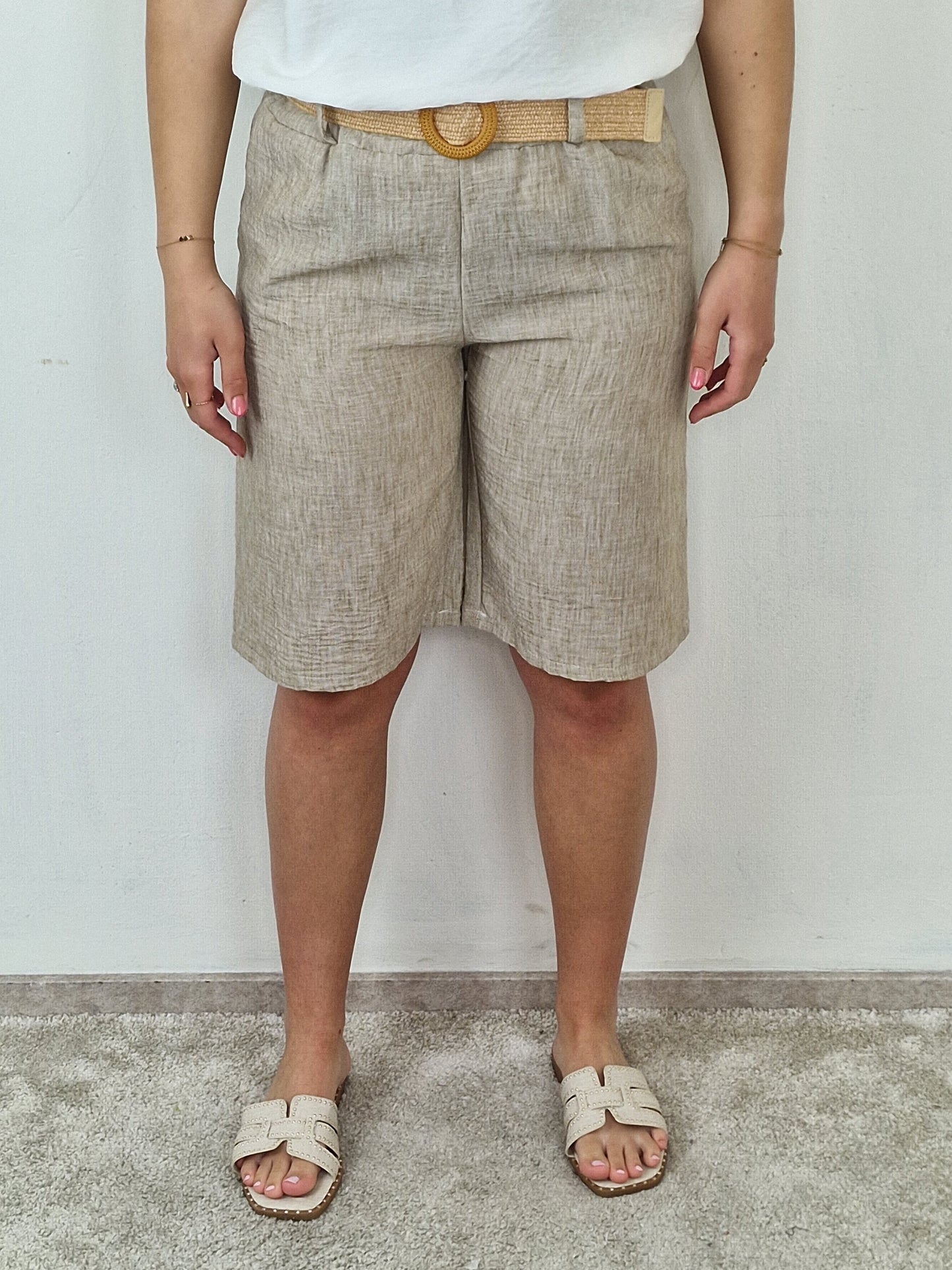 Sandra short met riem - Beige