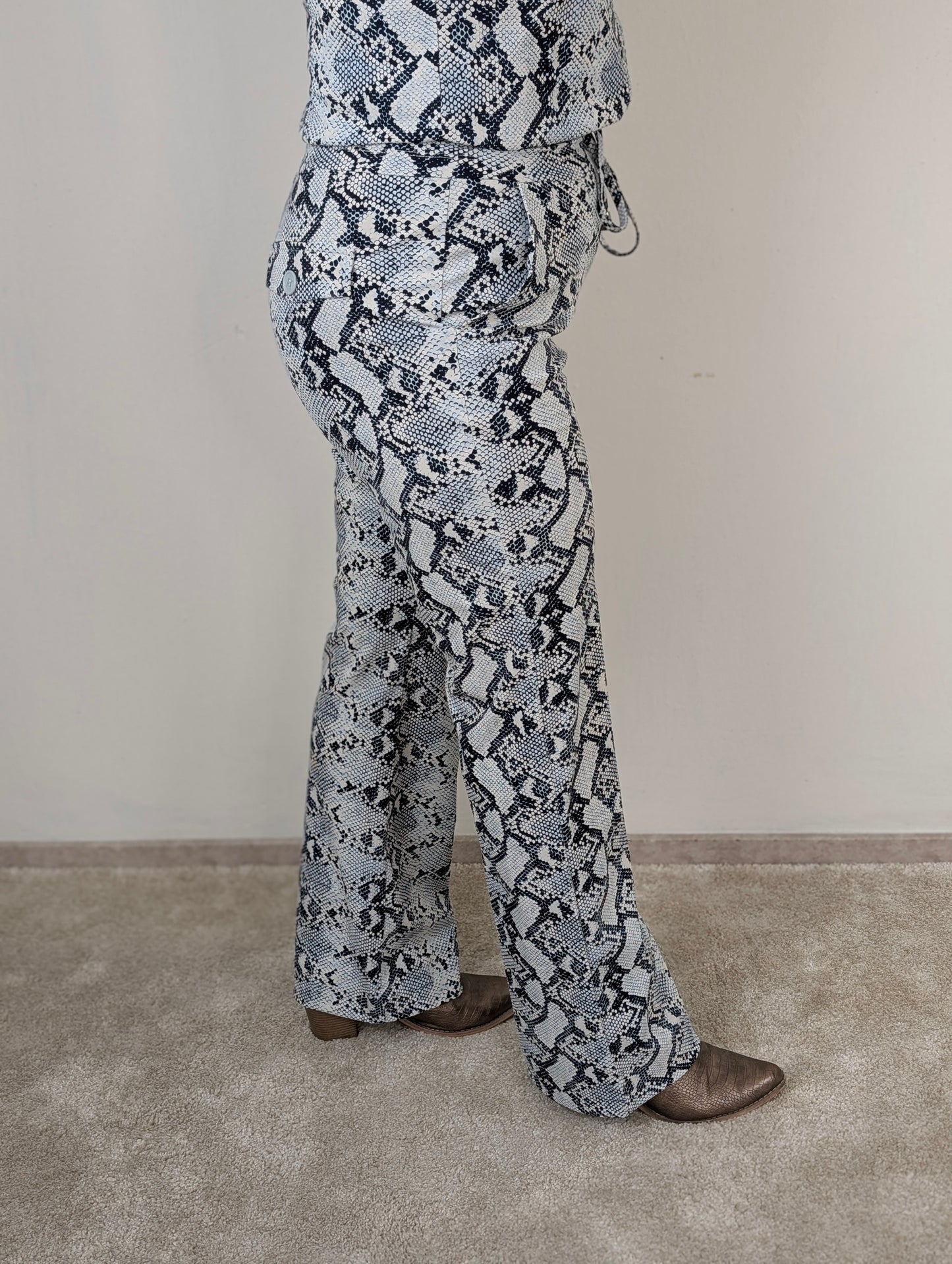 Mi Piace broek straight - Dark blue/ light blue snake print