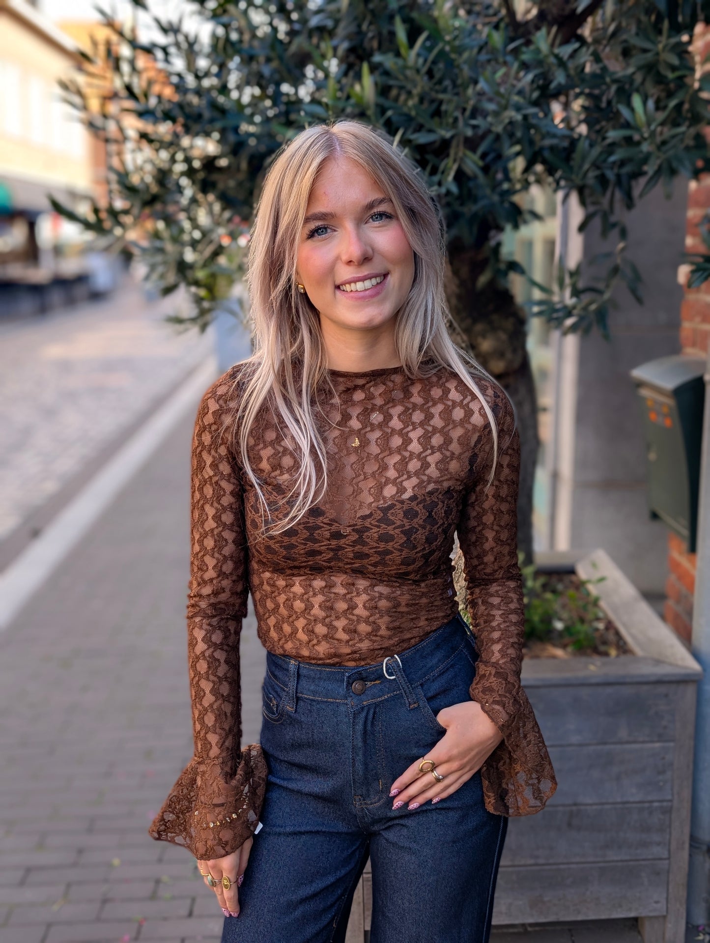 Kanten top met flared mouwen Lian - Bruin