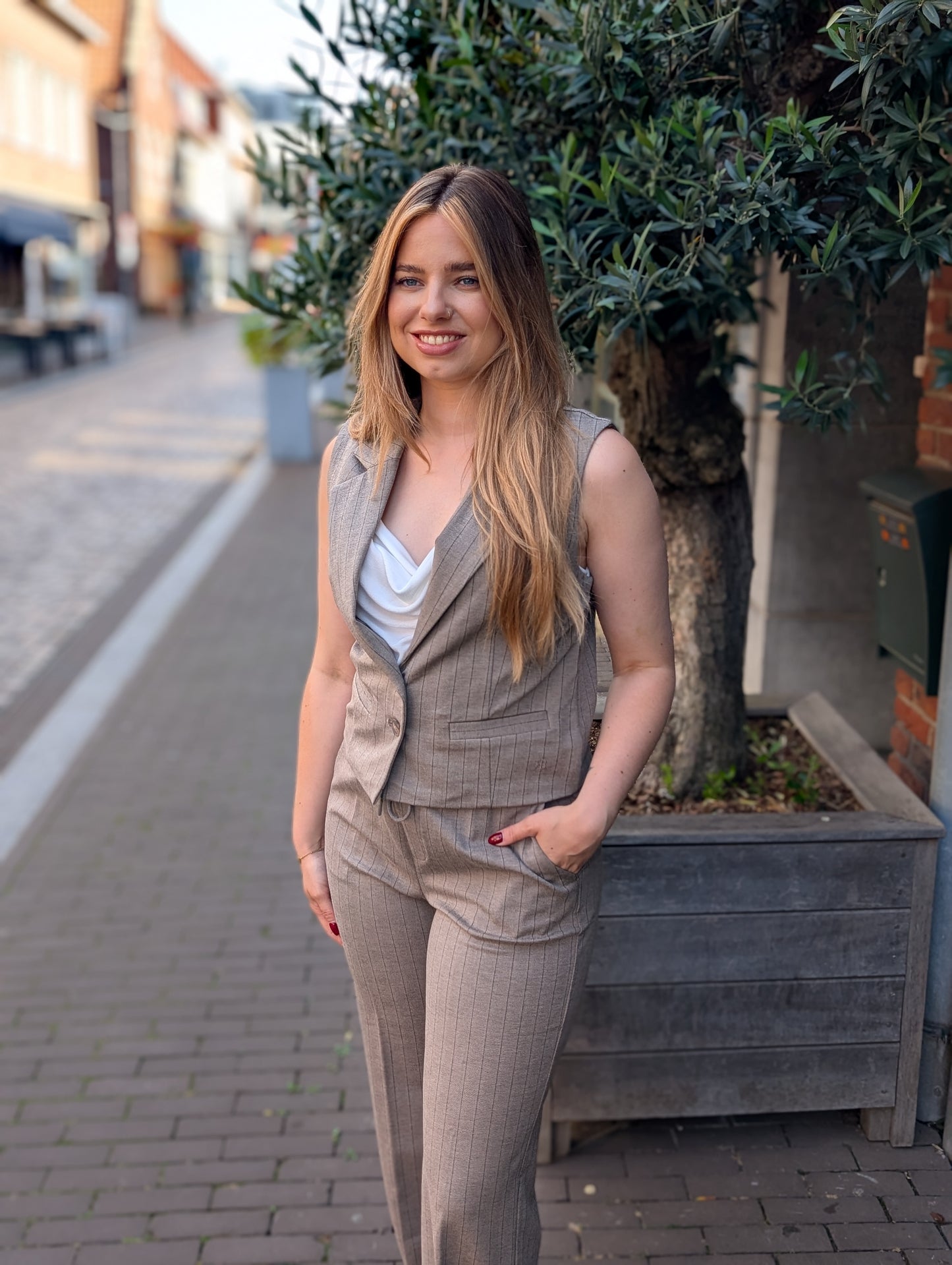Red Button waistcote Punta pinstripe - Warm taupe