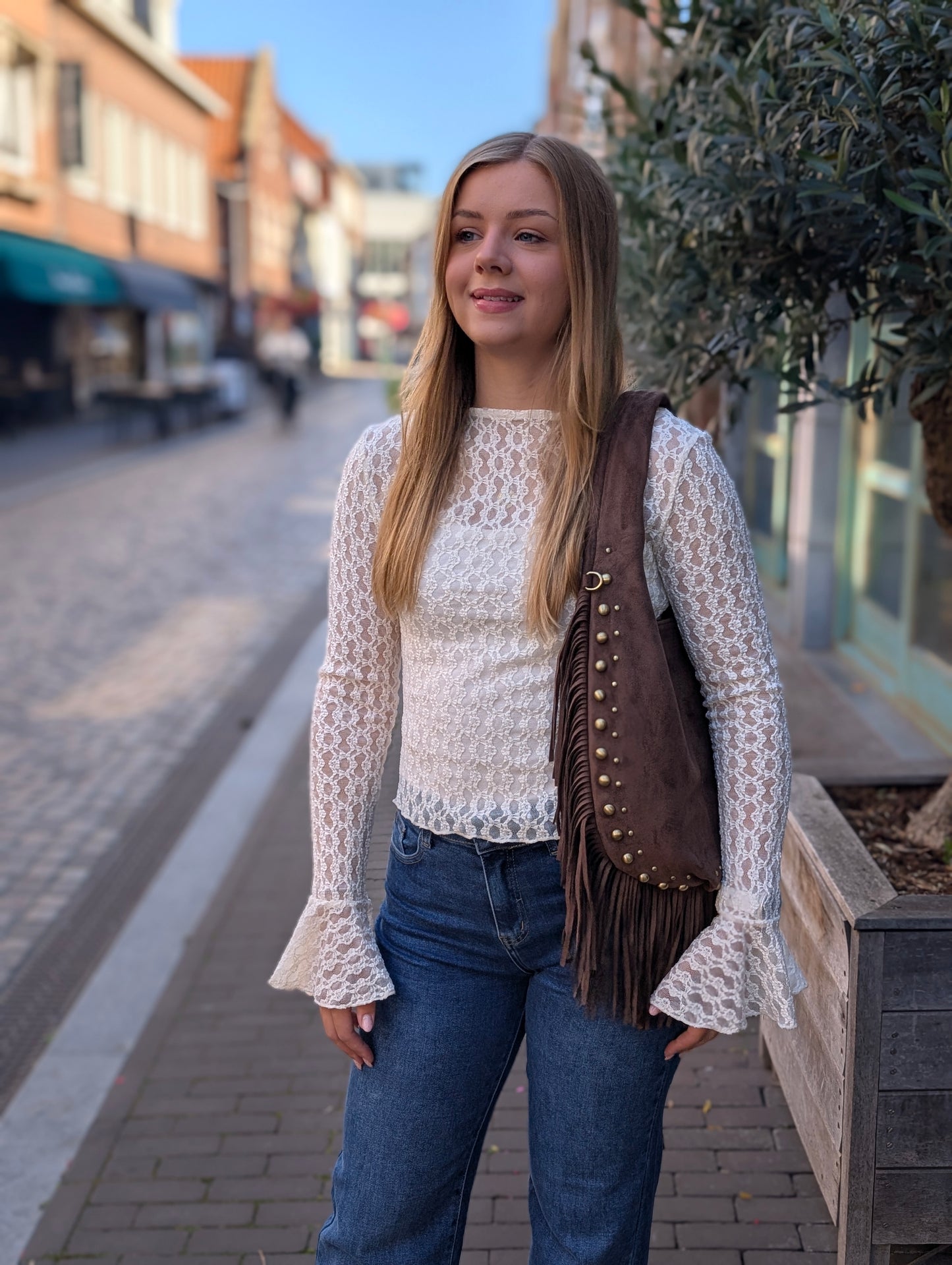 Suède look tasje met franjes en studs - Bruin