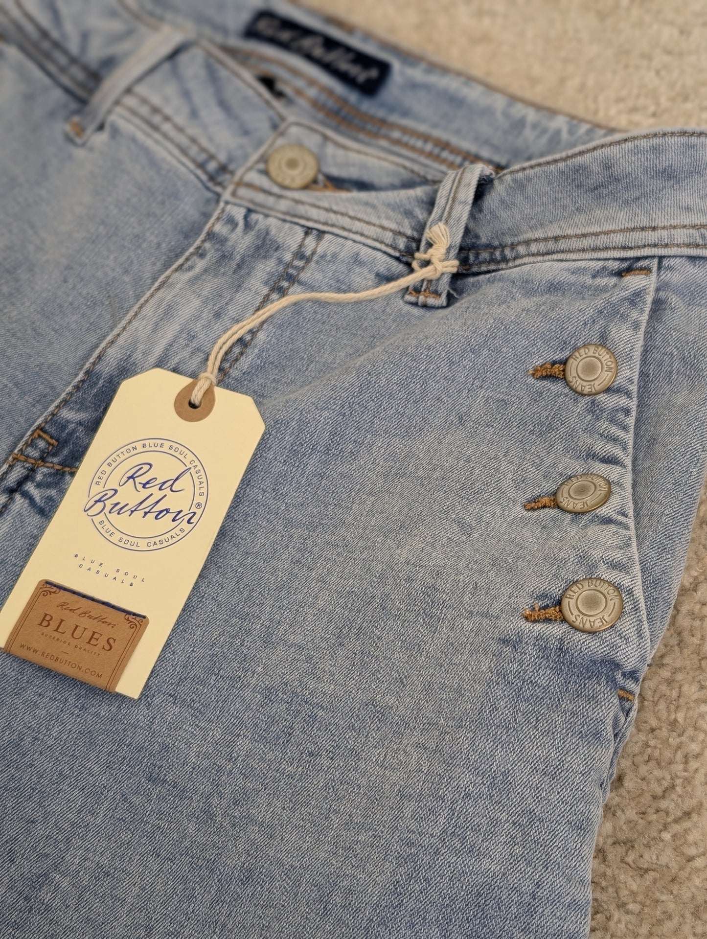 Bibette Red Button short smbroidery - Jeans