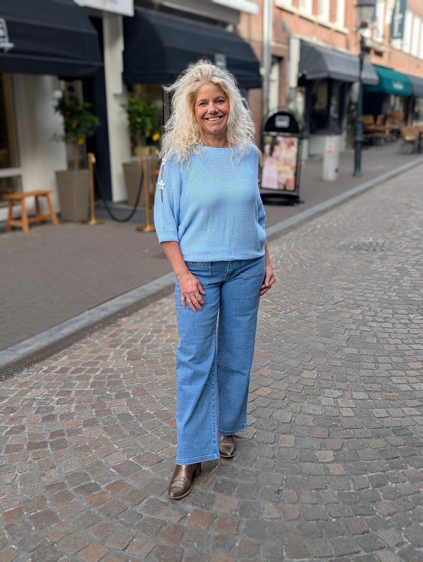 Flower detail trui Eva - Blauw