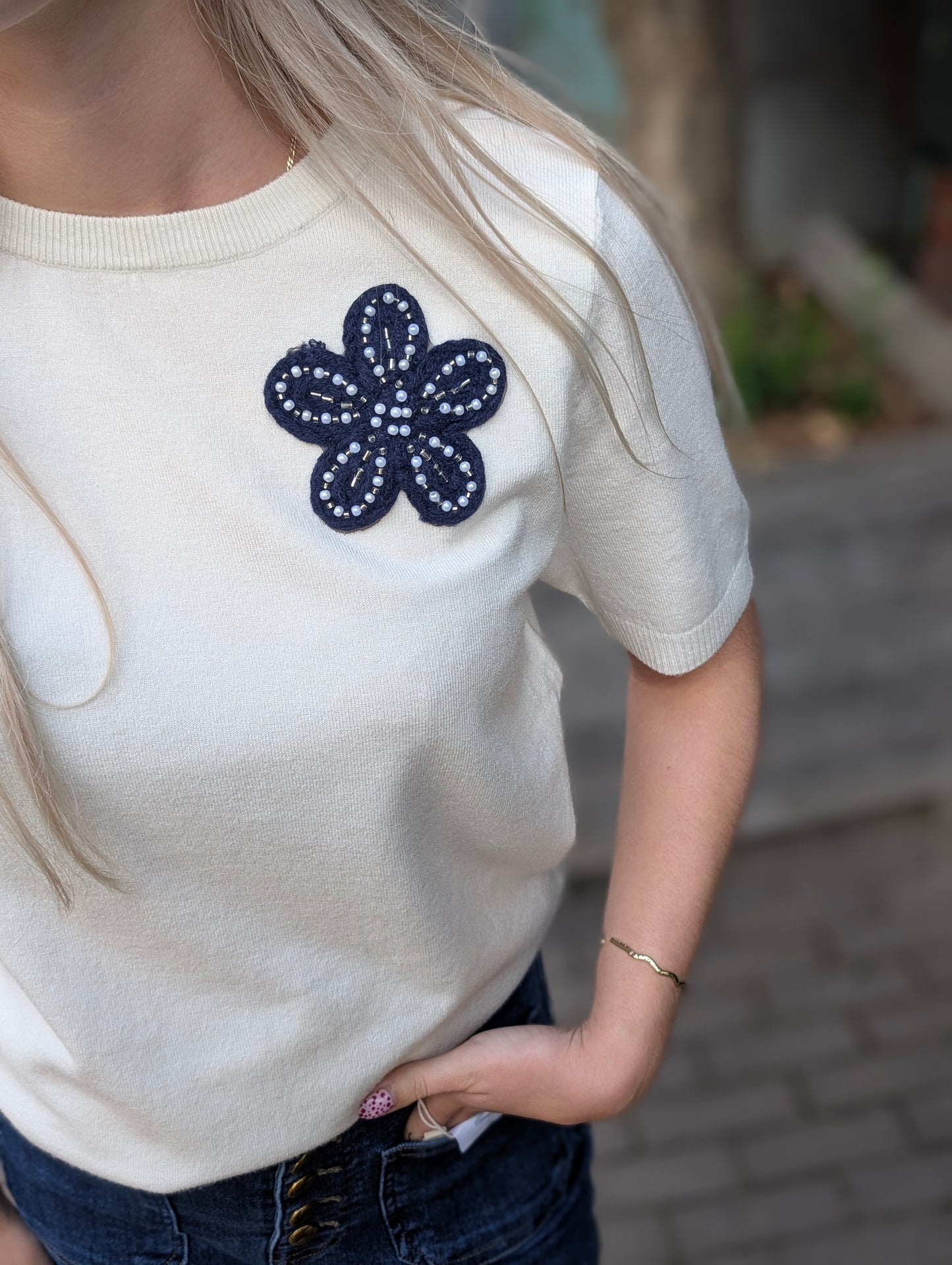 Daan trui met bloem - Ecru/ donker blauw