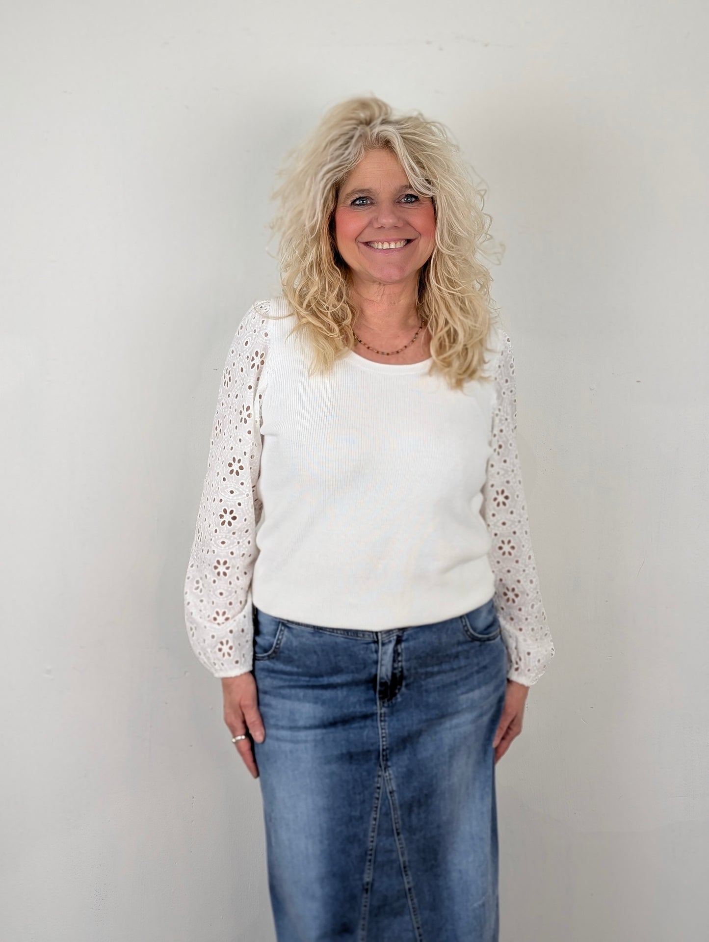 Fanny broderie sleeves trui