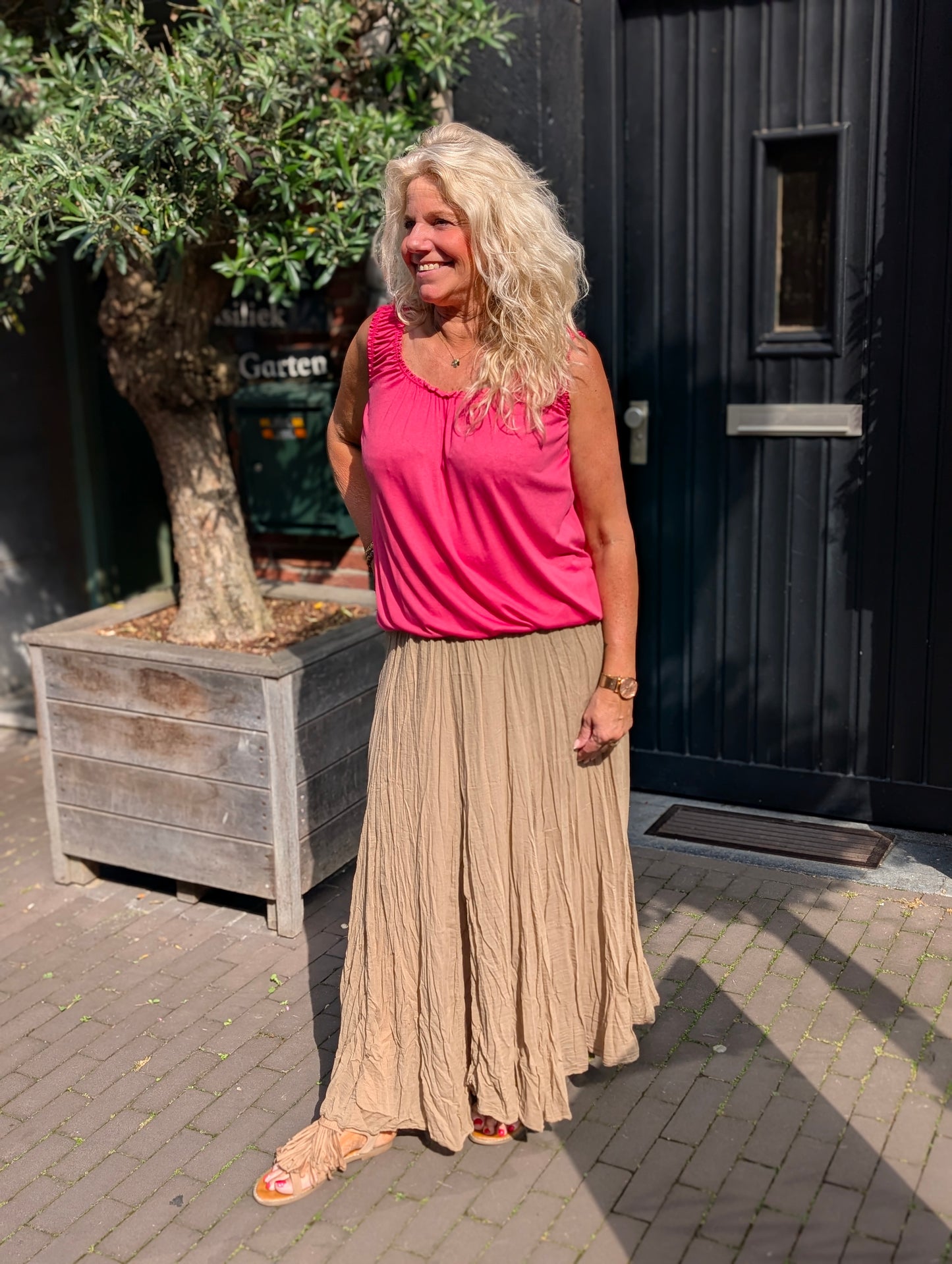 An top met ruffle - Koraal