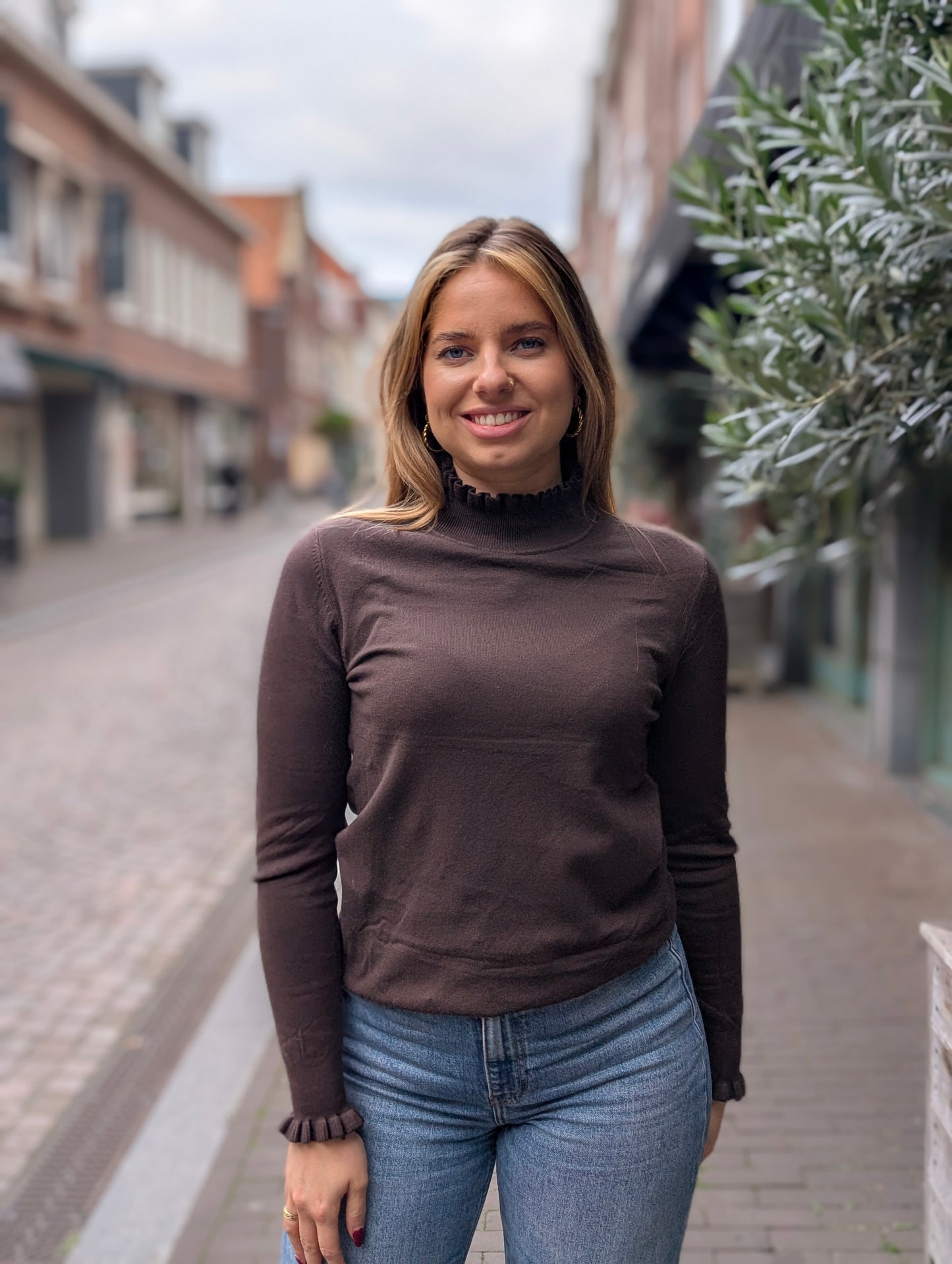 Maaike ruffle coltrui - Donkerbruin