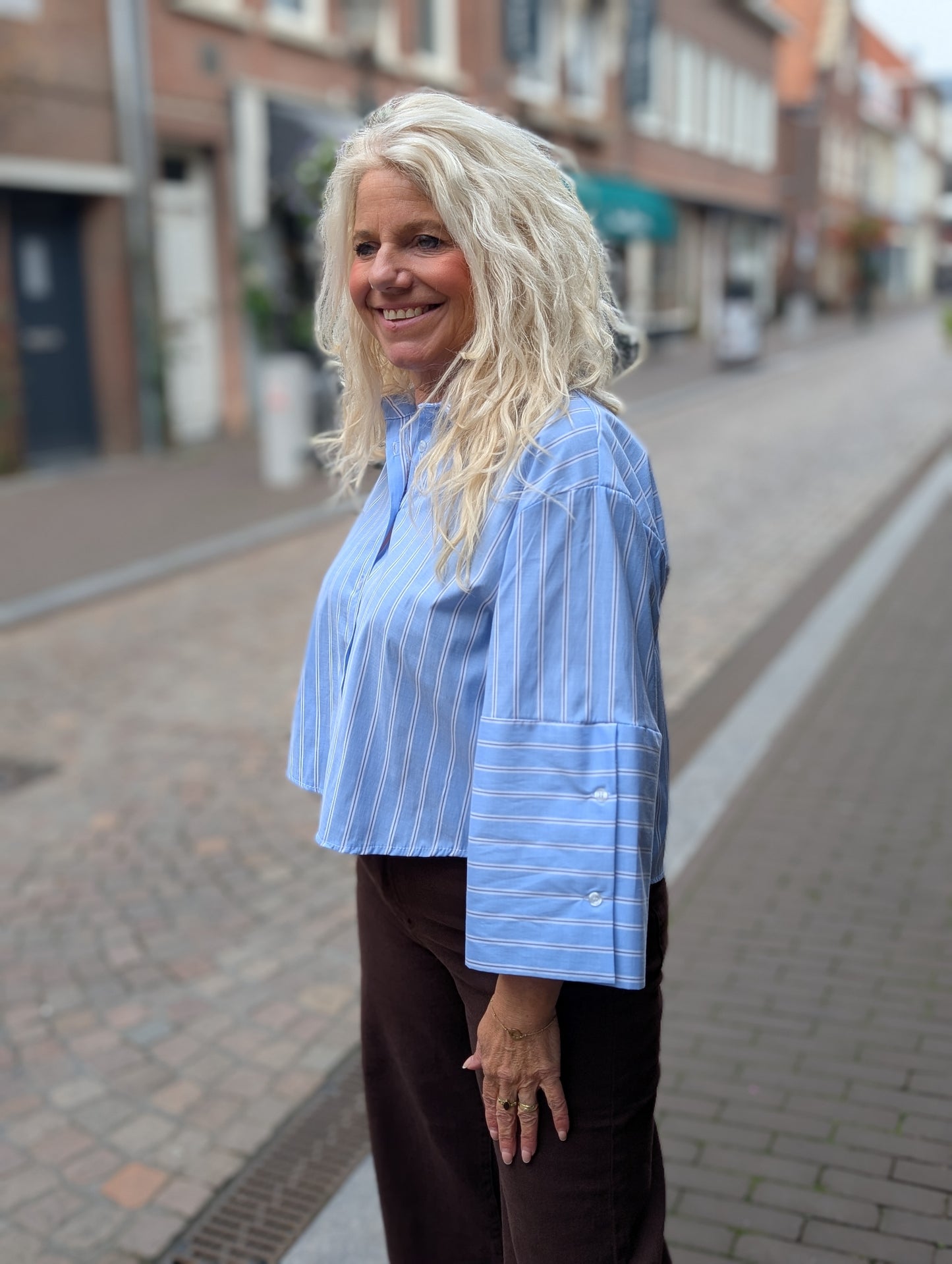 Sua korte streep blouse - Licht blauw/ wit/ bruin
