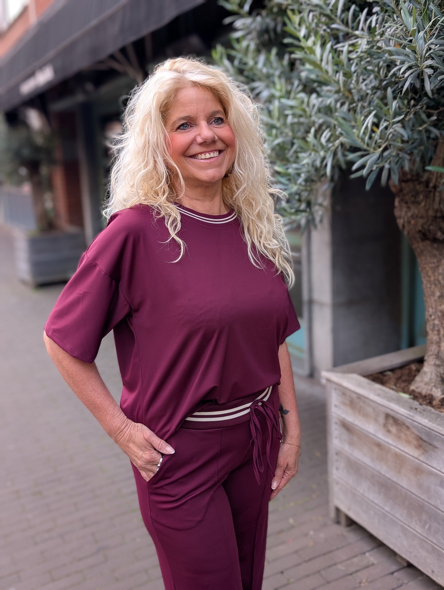 Linda travel stof wide leg met streep band- Wijn rood