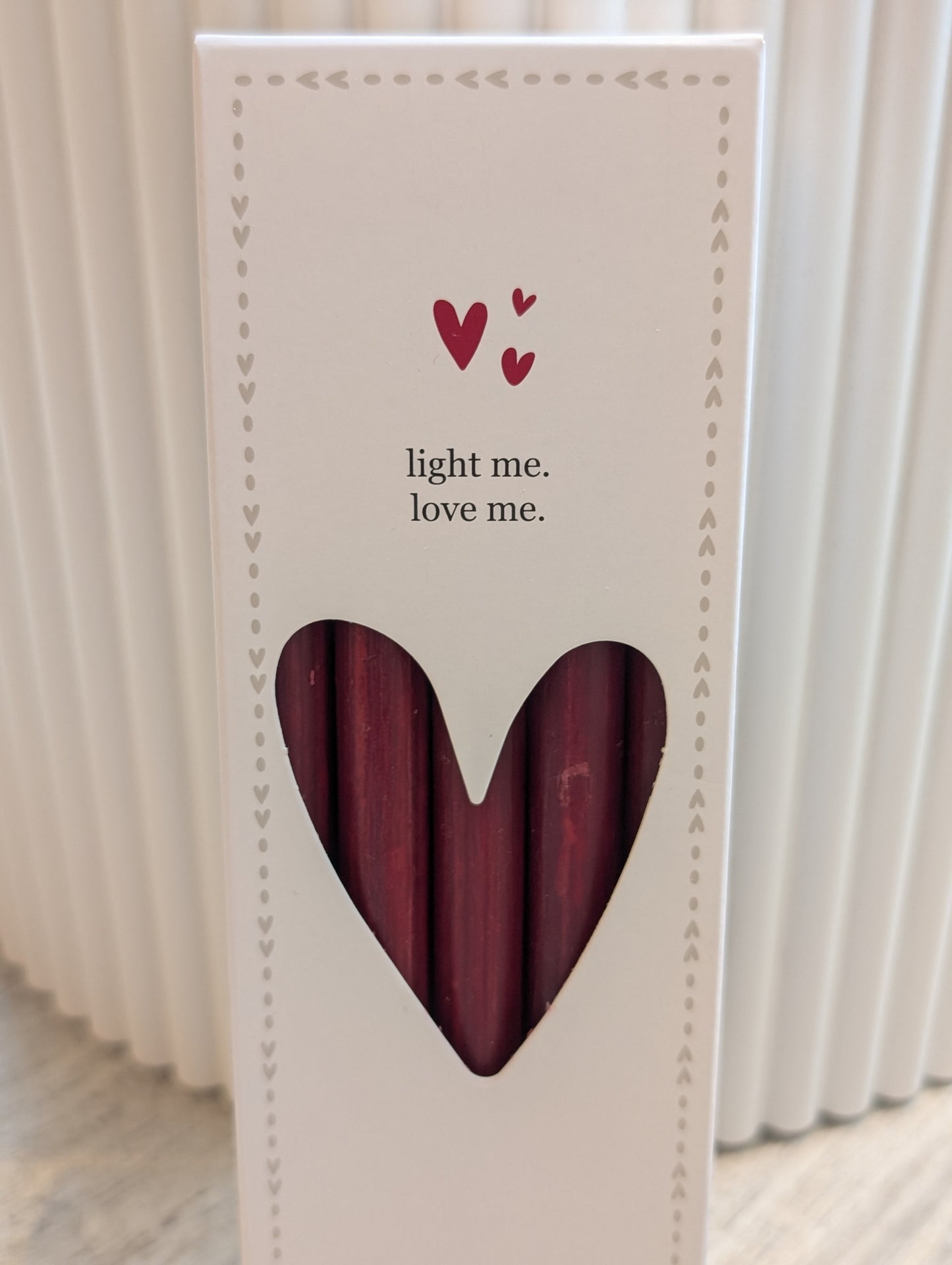Zusss Doosje met 10 smalle kaarsen - Light me. Love me red