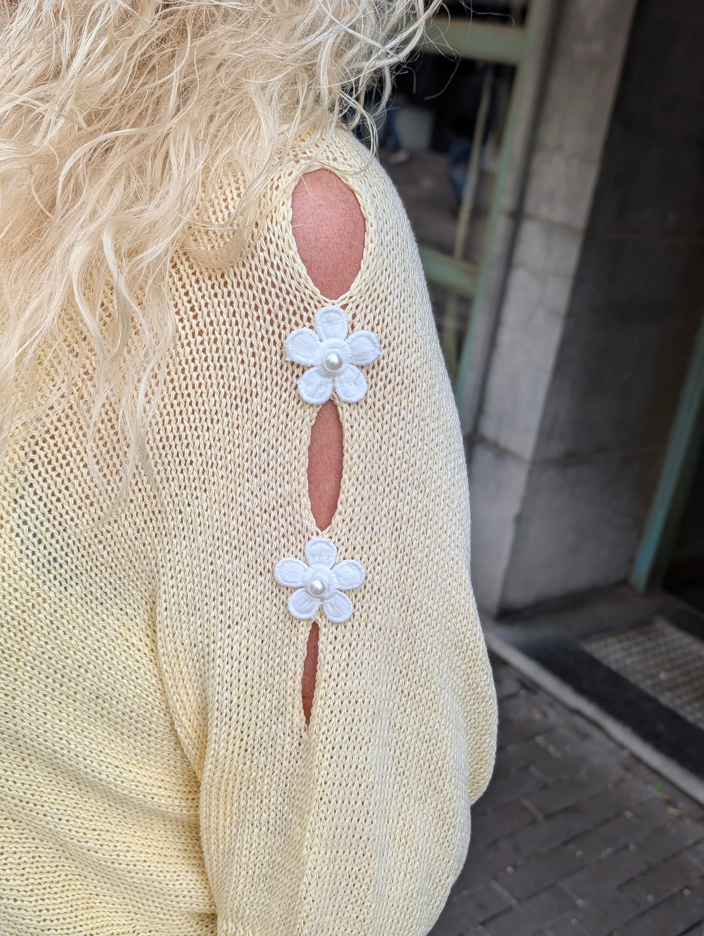 Flower detail trui Eva - Geel