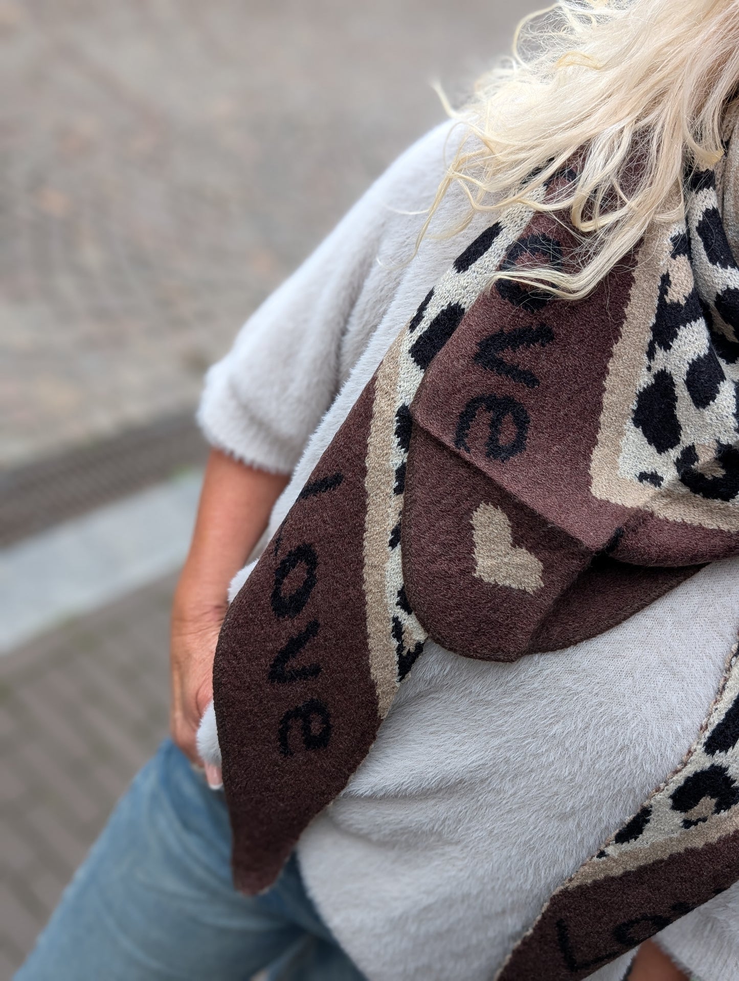 Love is love sjaal - Panter/ hartjes bruin