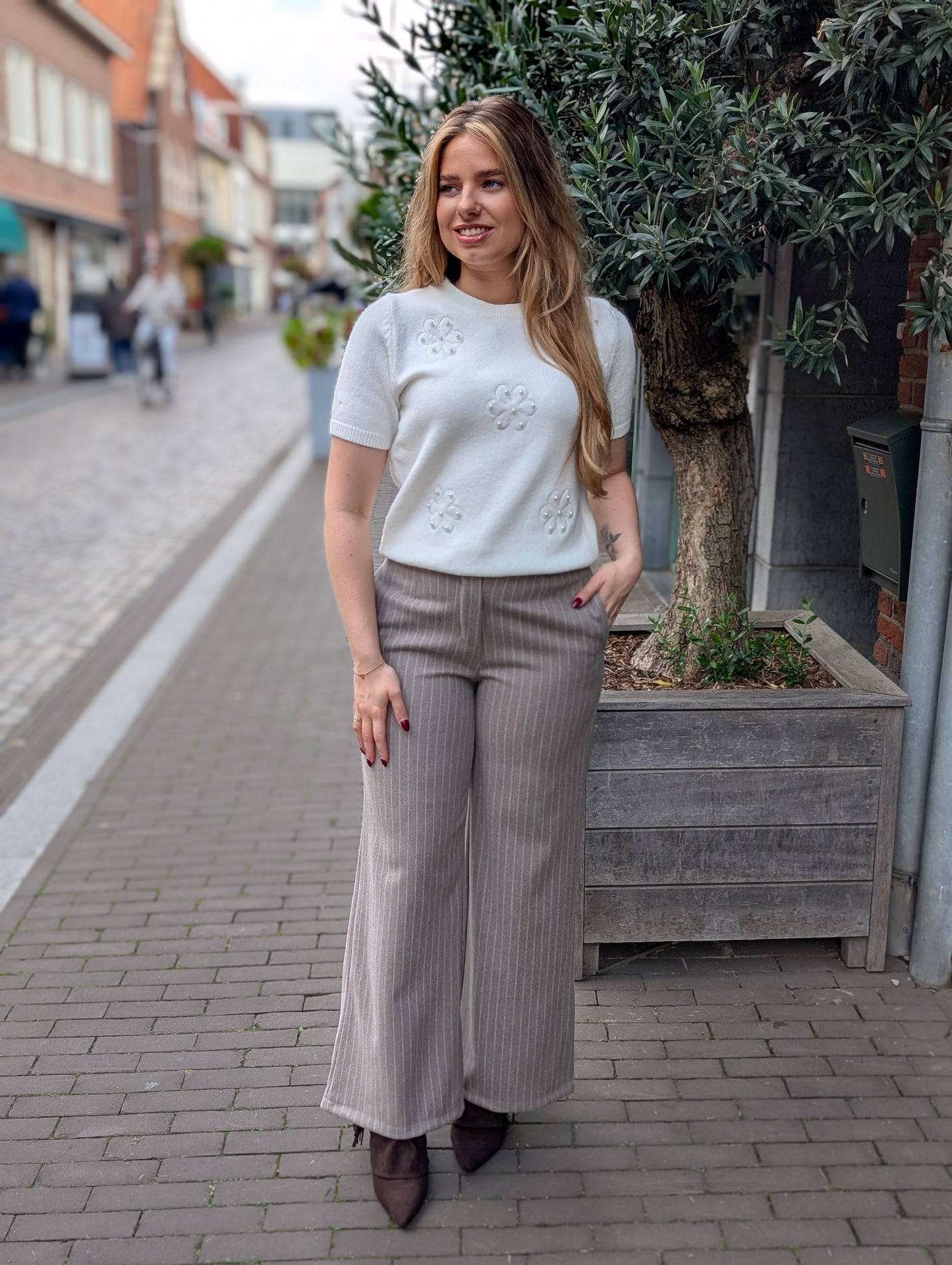 Patty streep wide leg pantalon met riem - Taupe krijtstreep wit