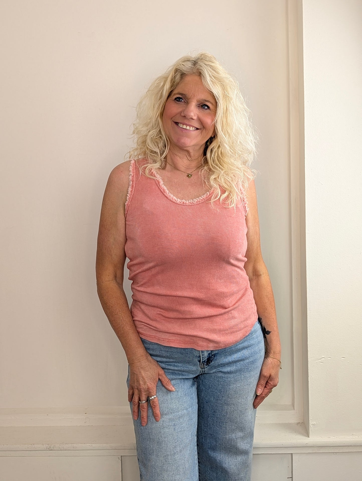 Frayed Edge Ribbed Top - Zalm