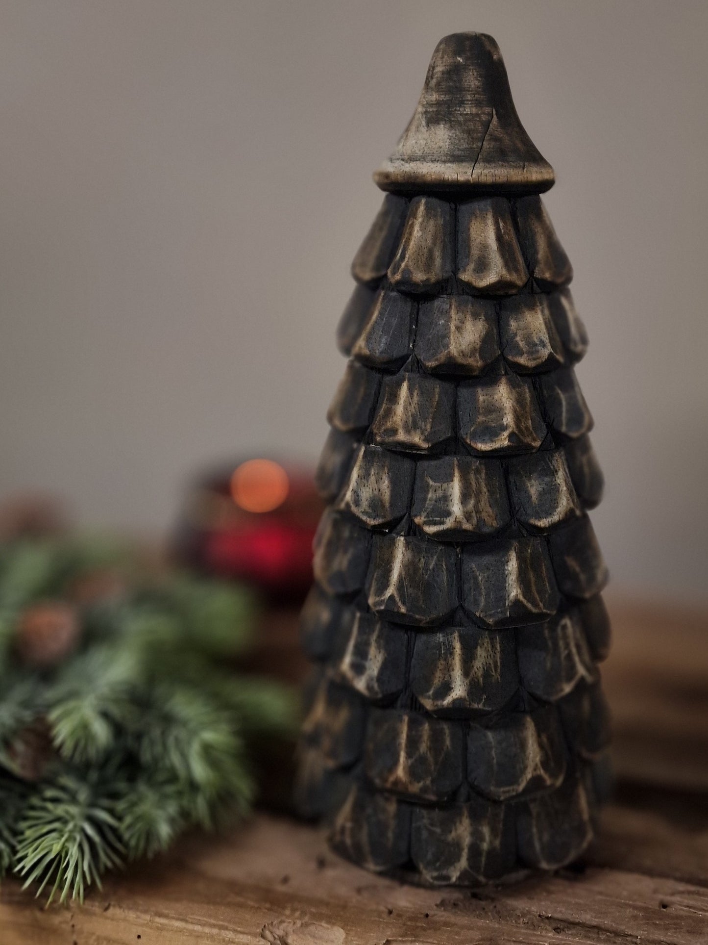 Houten kerstboom donker bruin- 26x10 cm.