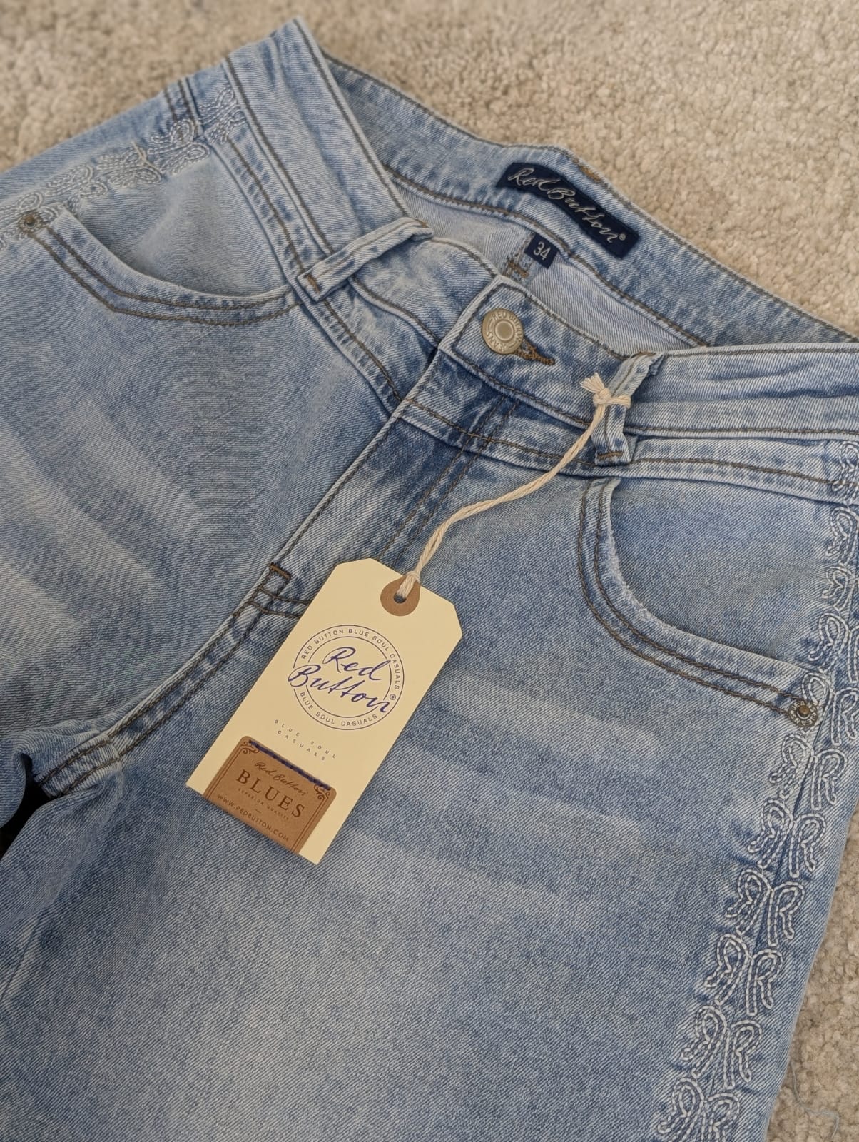 Sienna Red Button short side embroidery - Jeans