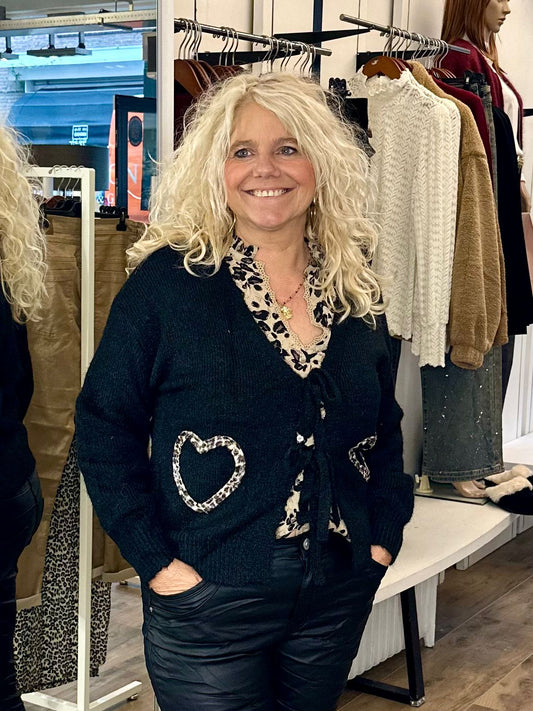 Zwart vest met panter hartjes