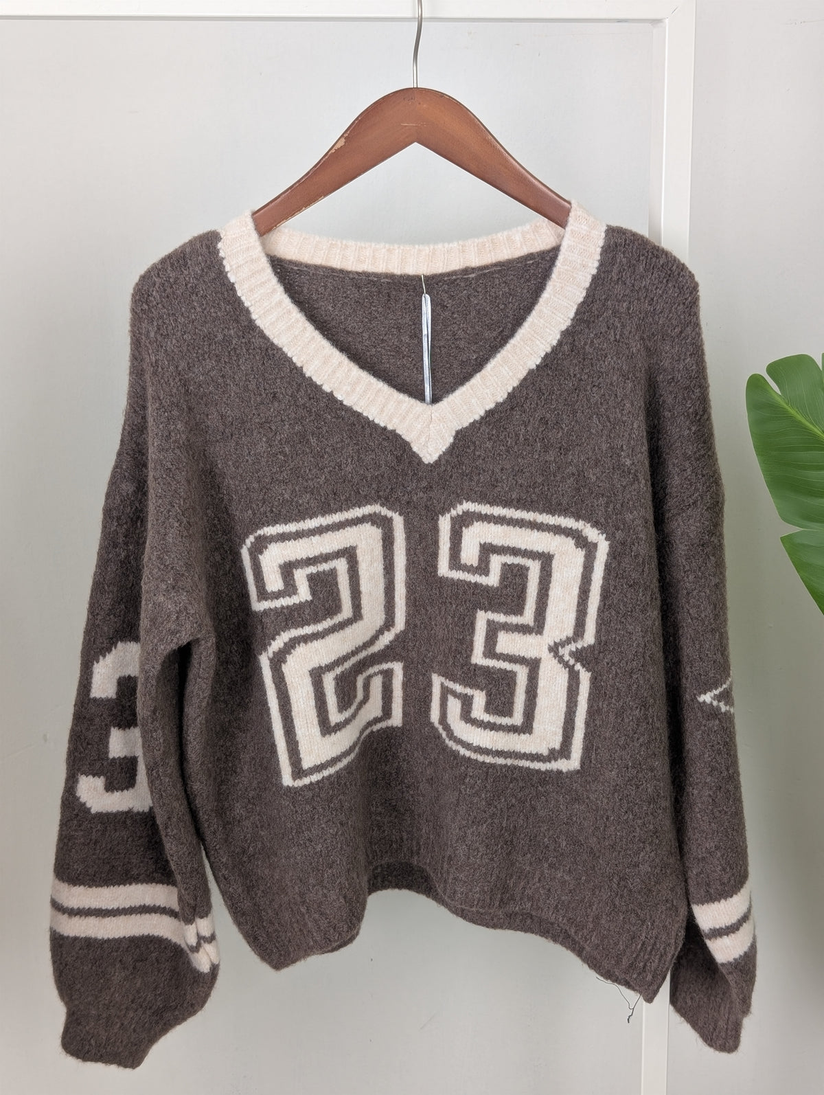 23 v-hals trui - Taupe/Ecru