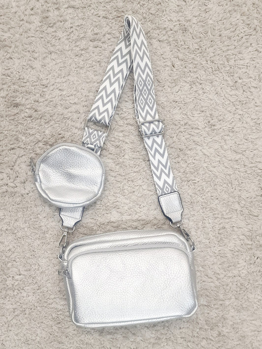 Zilverkleurige handtas met portemonnee- 22x15 cm