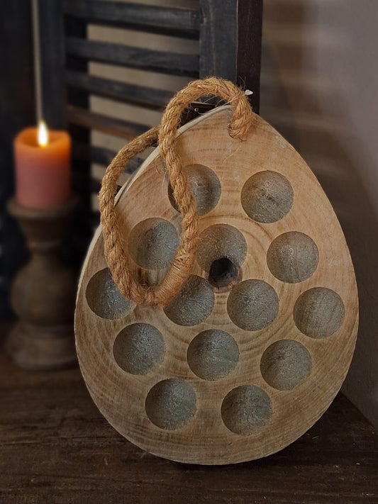Houten eierschaal- 26,5x21x3 cm.